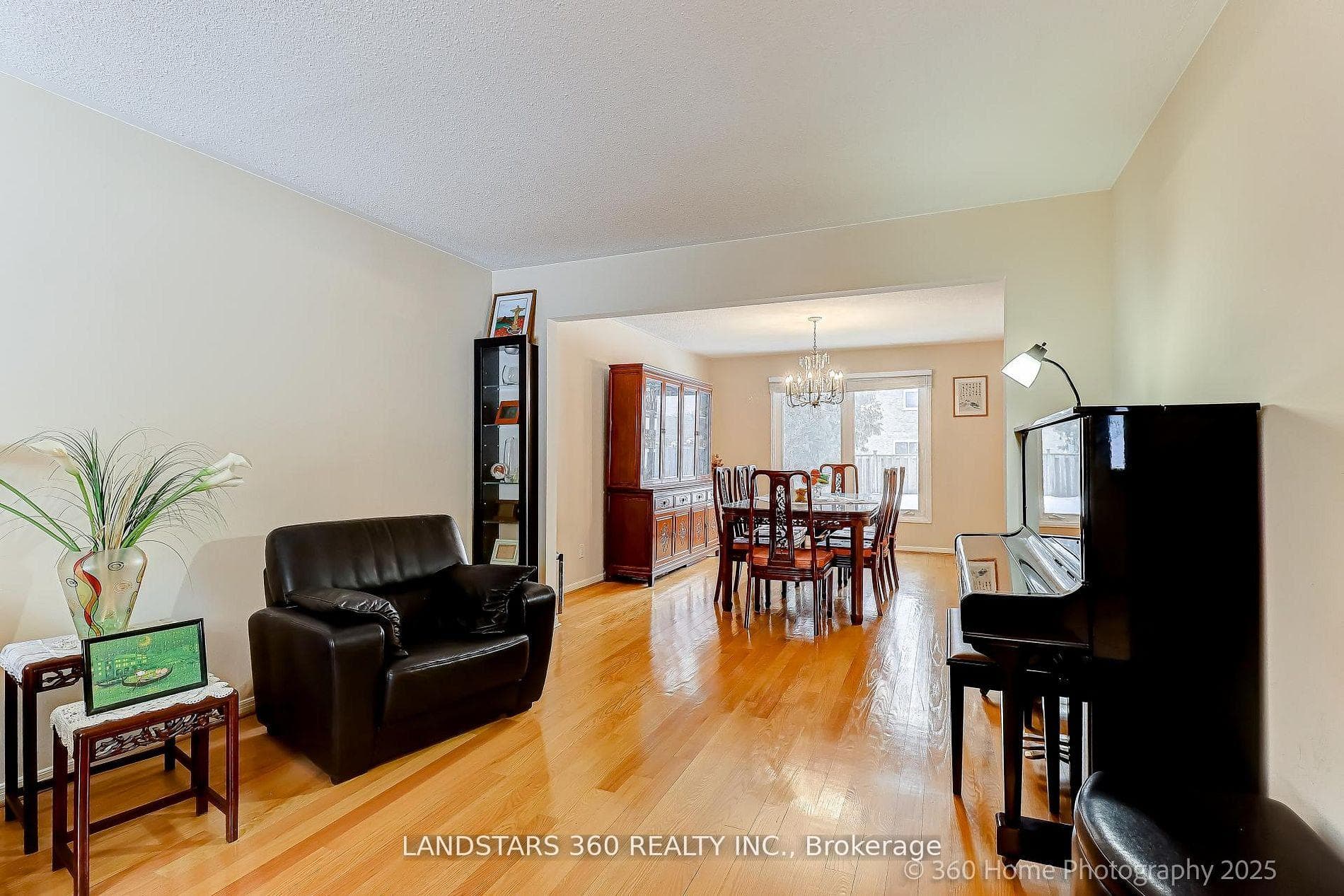 31 Whitehorn Crescent - Detached photo 5 of 29 in Hillcrest Village / Bayview Village, Ontario