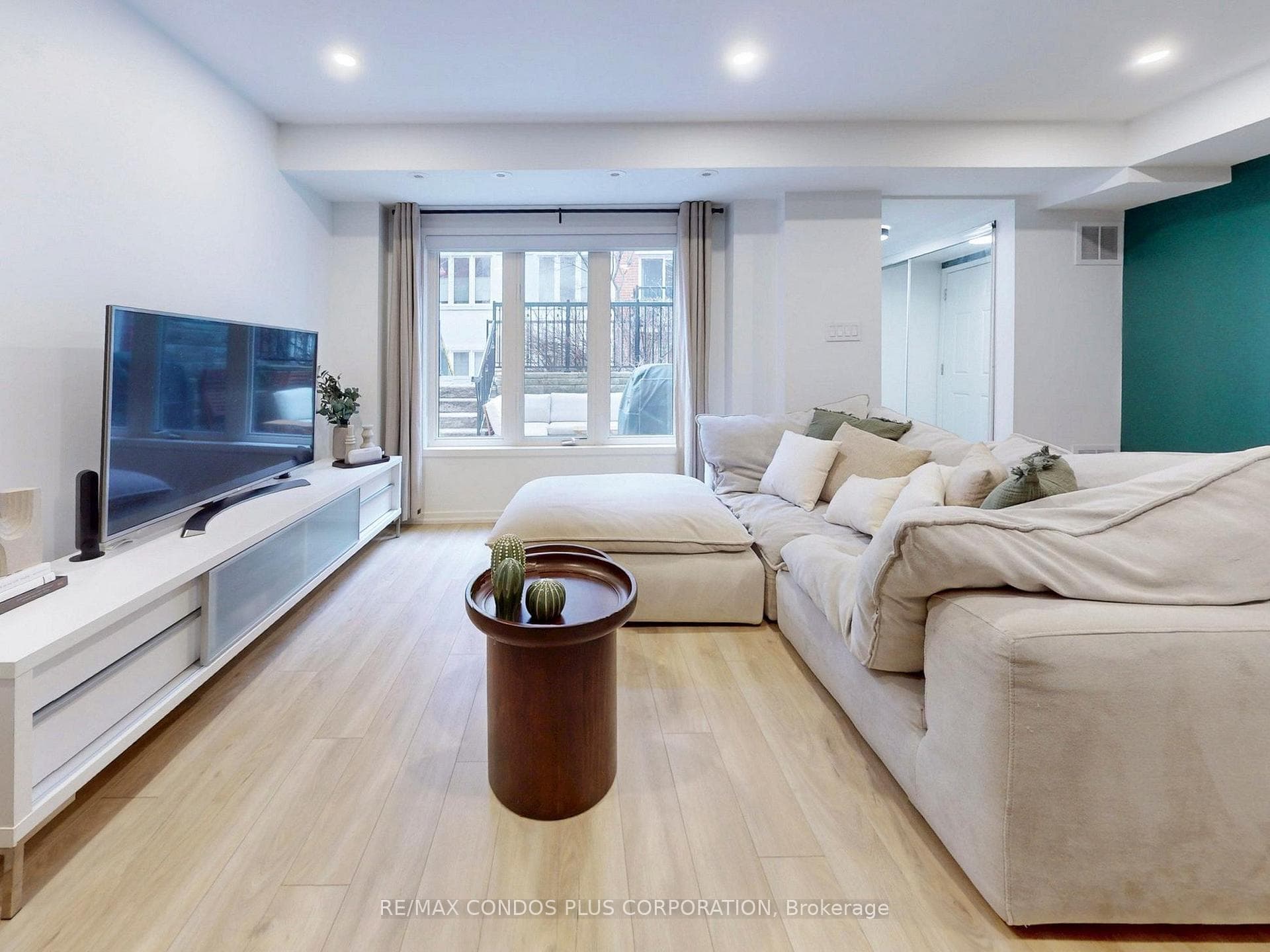 29 Florence Wyle Lane Unit 38 - Condo photo 13 of 43 in Riverdale / Leslieville, Ontario