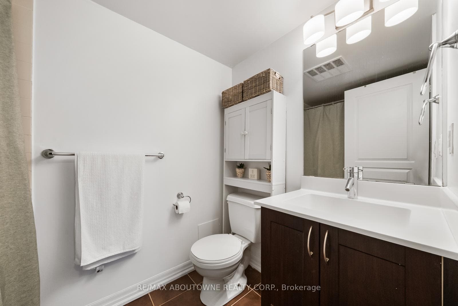 1940 Ironstone Drive Unit 808 - Condo photo 23 of 33 in Burlington, Ontario