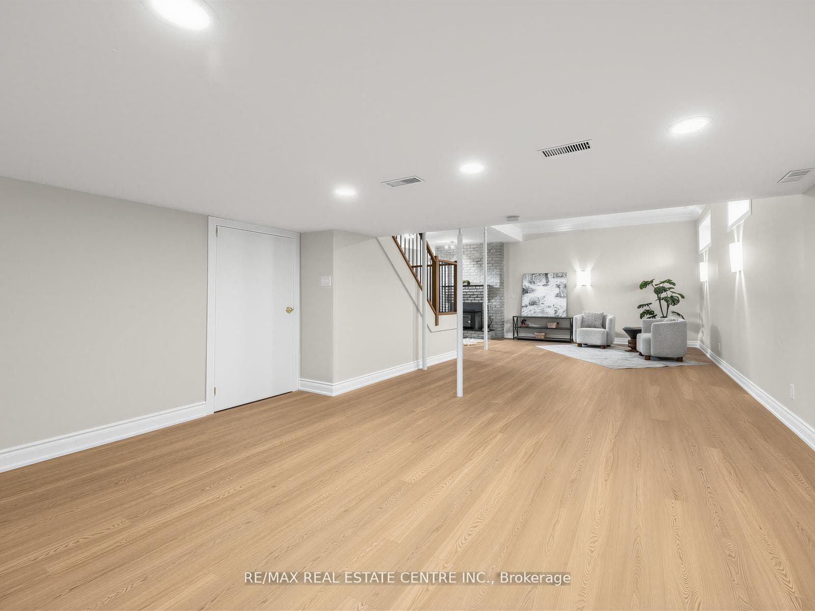 592 Montbeck Crescent - Detached photo 9 of 50 in Mississauga, Ontario