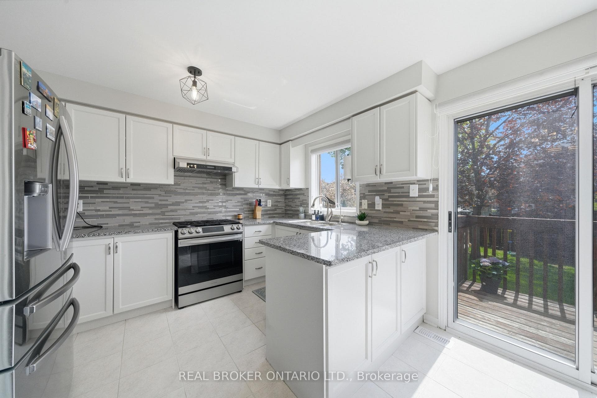 1860 Creek Way - Semi-Detached photo 13 of 44 in Burlington, Ontario