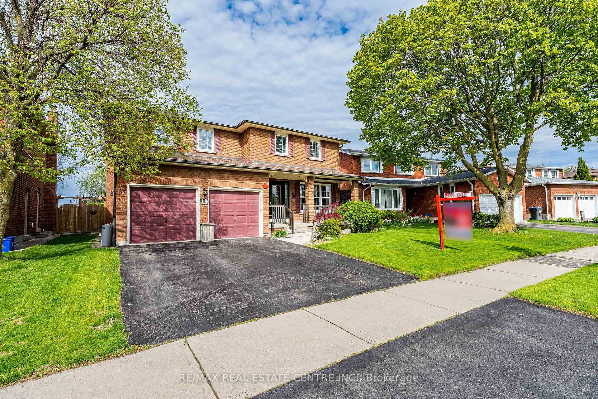 19 Mossbank Drive - Detached photo 4 of 47 in Brampton, Ontario