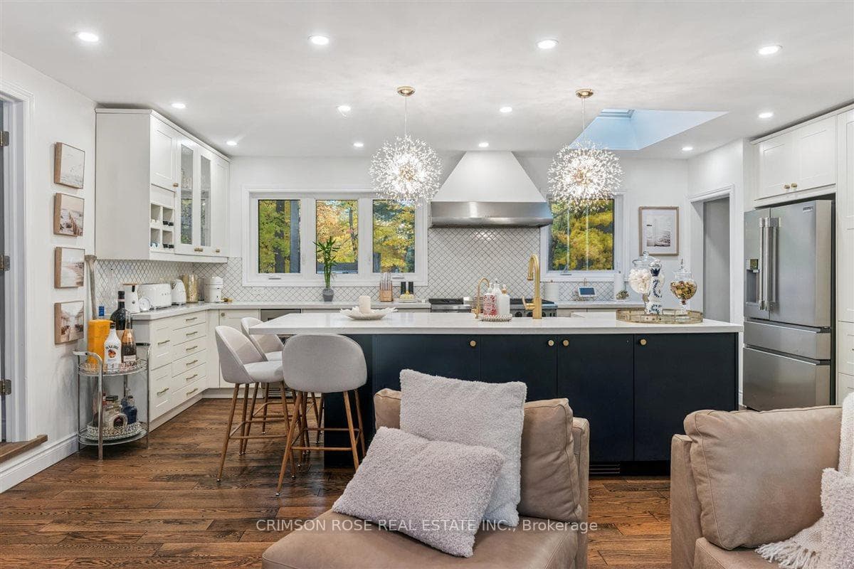 89 Holyrood Avenue - Detached photo 8 of 34 in Oakville, Ontario