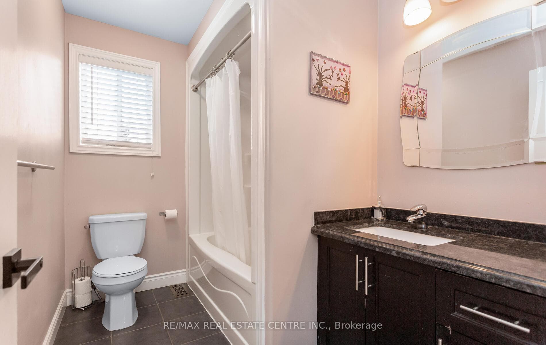 31 Rianna Court - Single Family Home photo 32 of 50 in Hamilton, Ontario