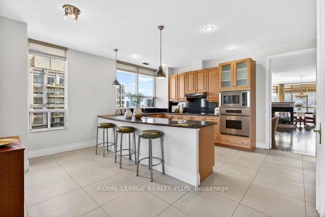 35 Kingsbridge Garden Circle Unit TPH4 - Condo photo 14 of 50 in Mississauga, Ontario
