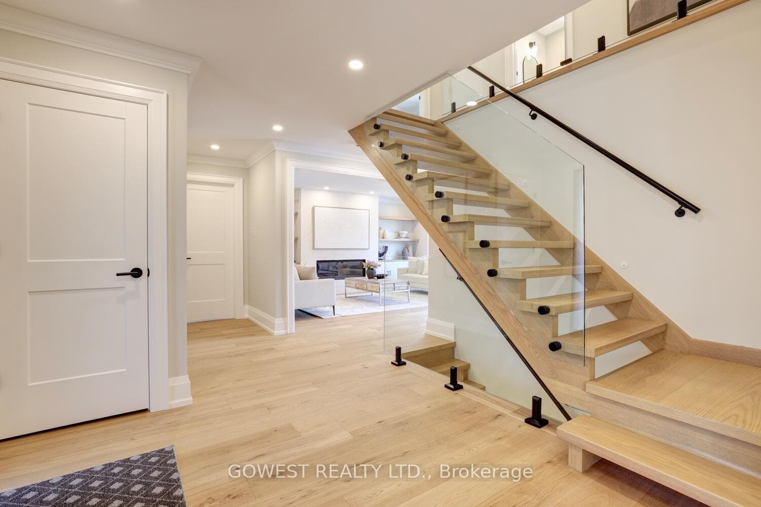 981 Valdese Drive - Detached photo 6 of 50 in Mississauga, Ontario