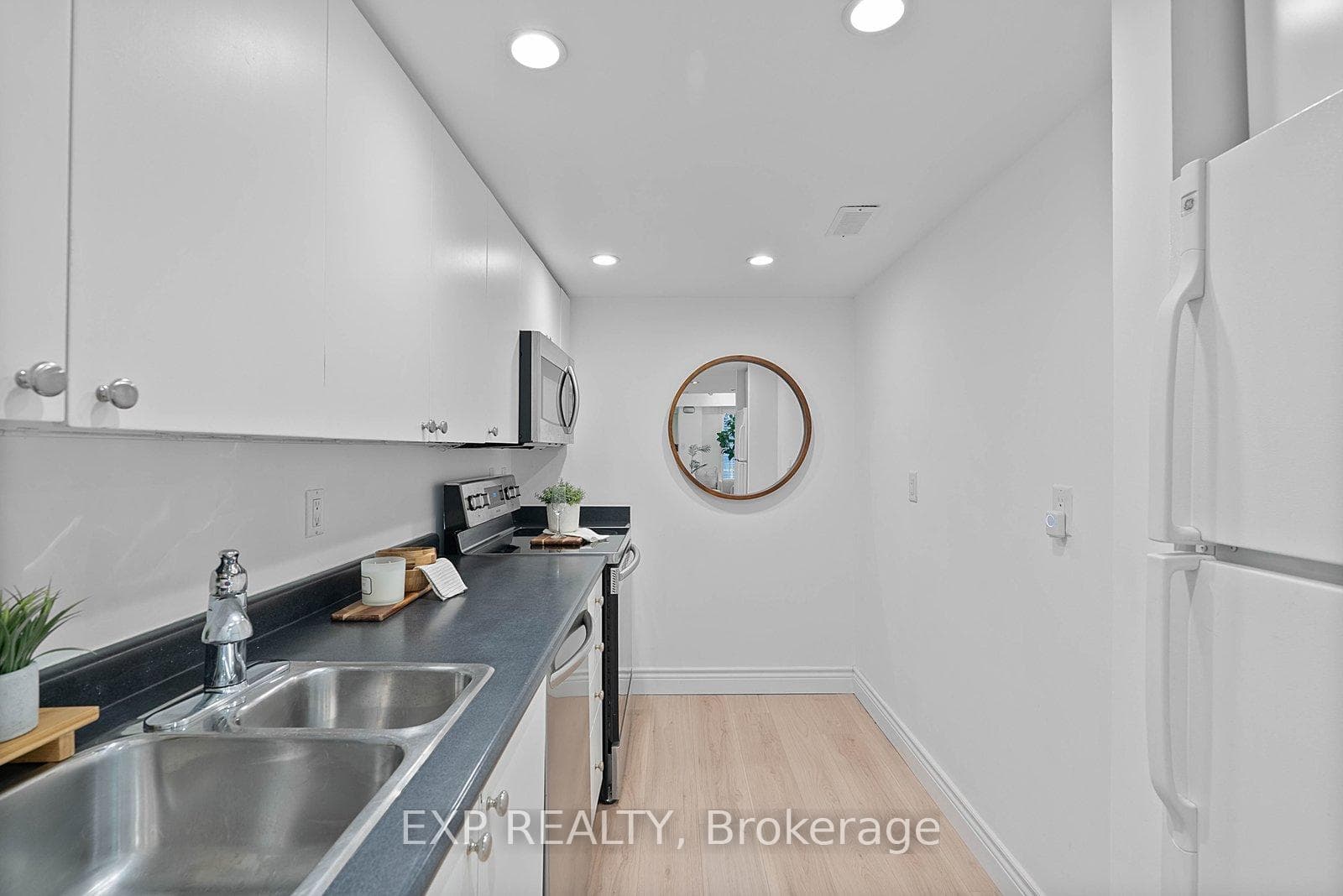 12 Portland Street Unit Th B - Condo photo 15 of 26 in Downtown Toronto / Waterfront, Ontario