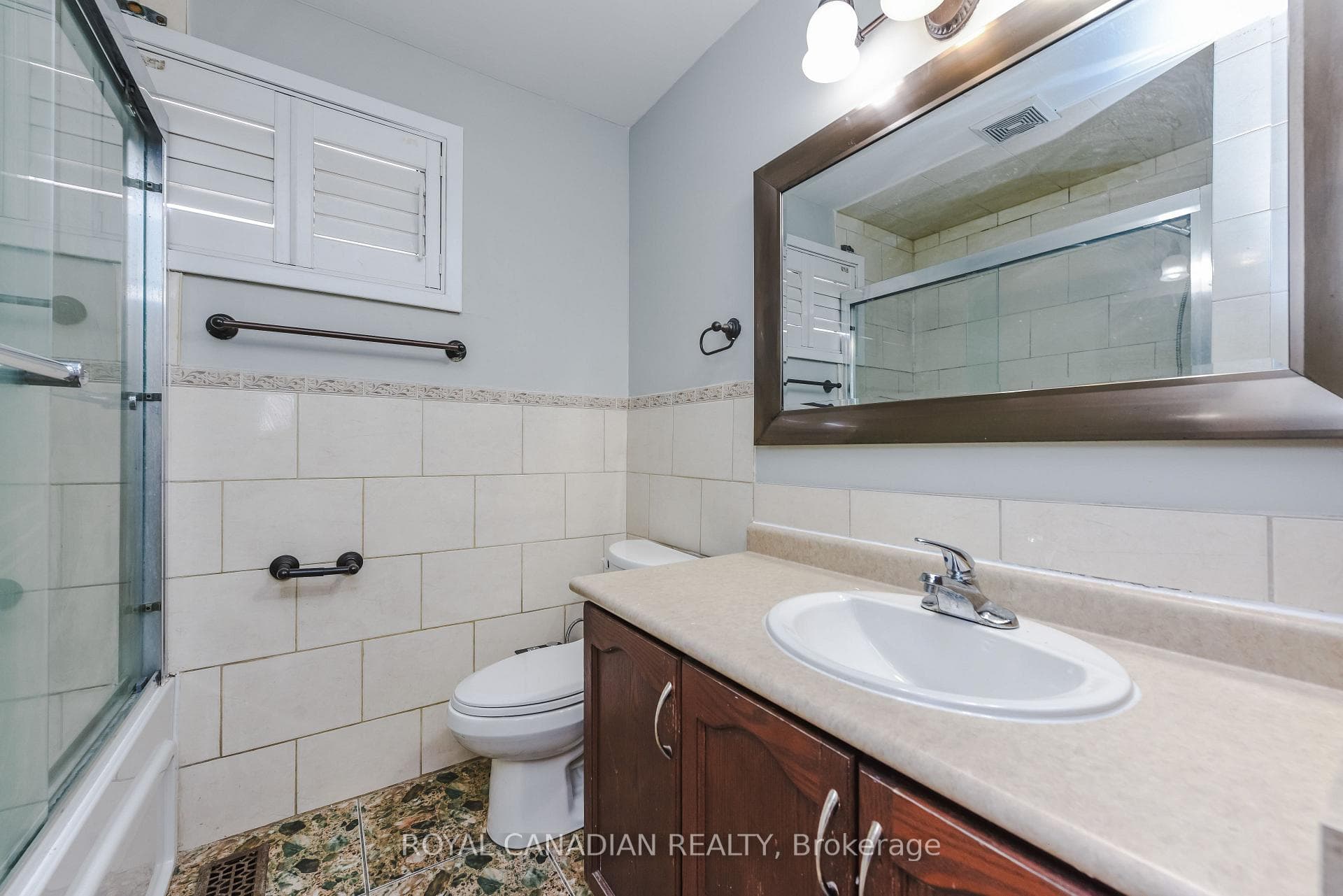 7566 Lockington Crescent - Detached photo 24 of 48 in Mississauga, Ontario