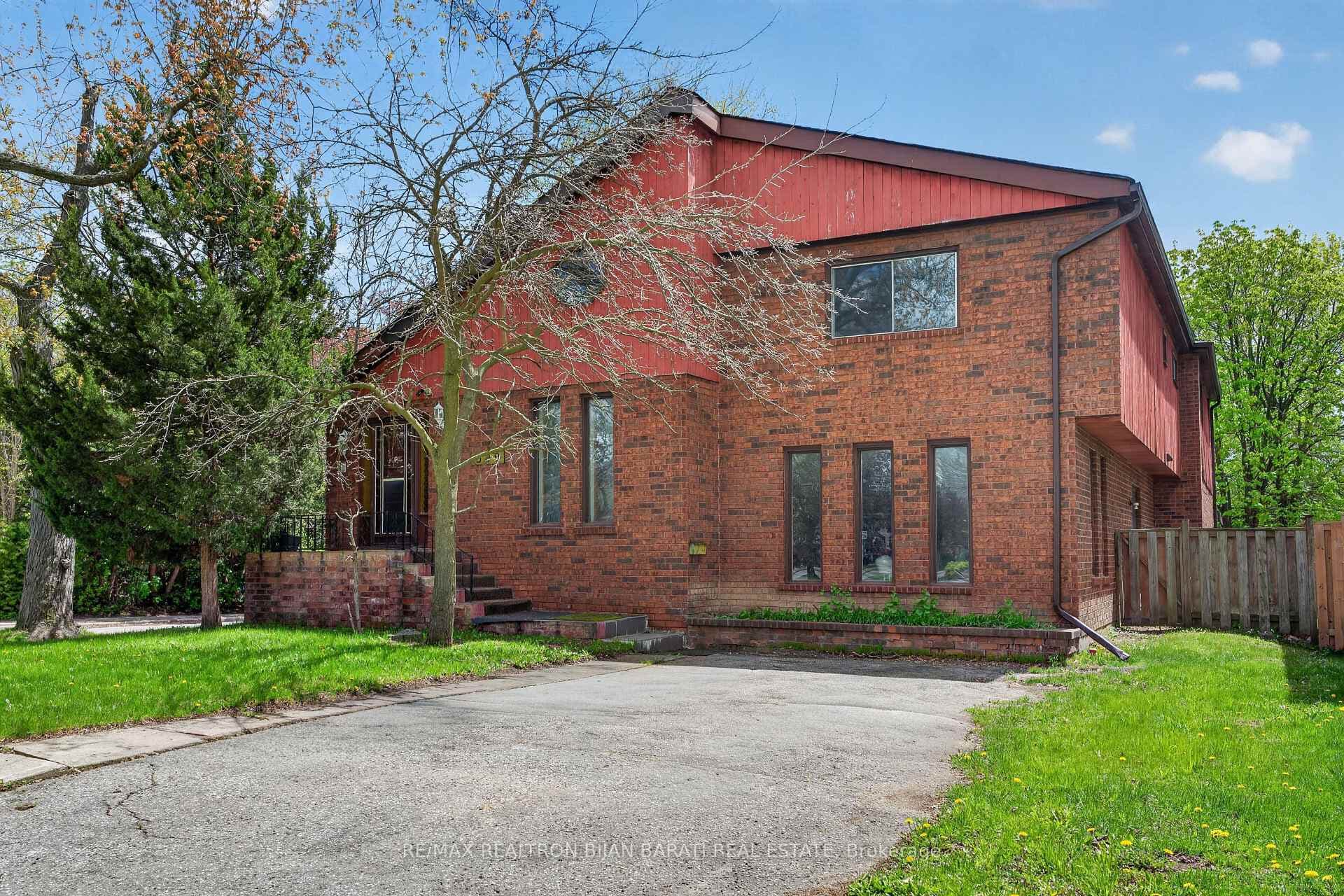 309 Hillcrest Avenue - Detached photo 1 of 47 in Willowdale / Newtonbrook, Ontario