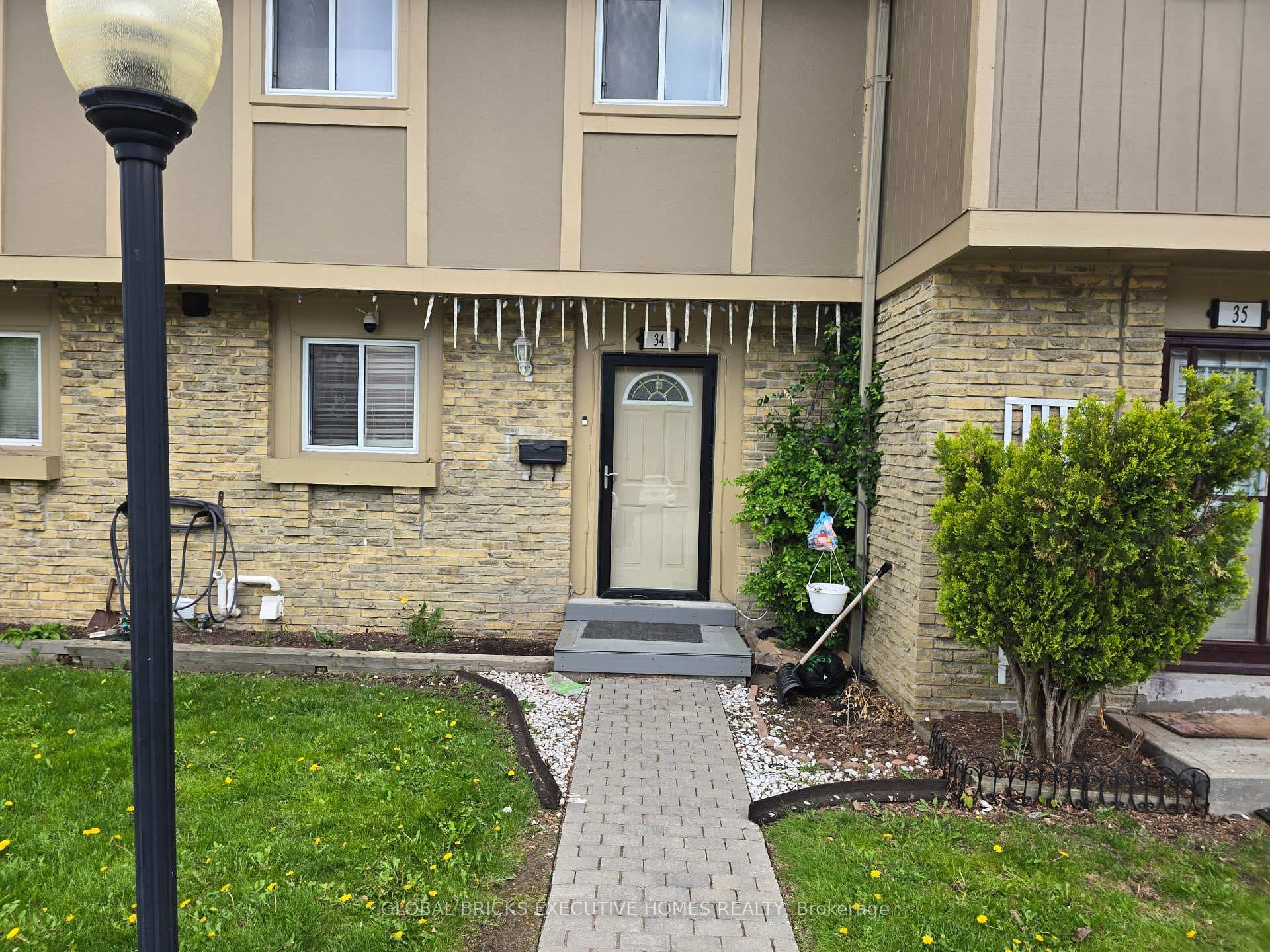57 Hansen Road Unit 34 - home for sale in Brampton, Ontario