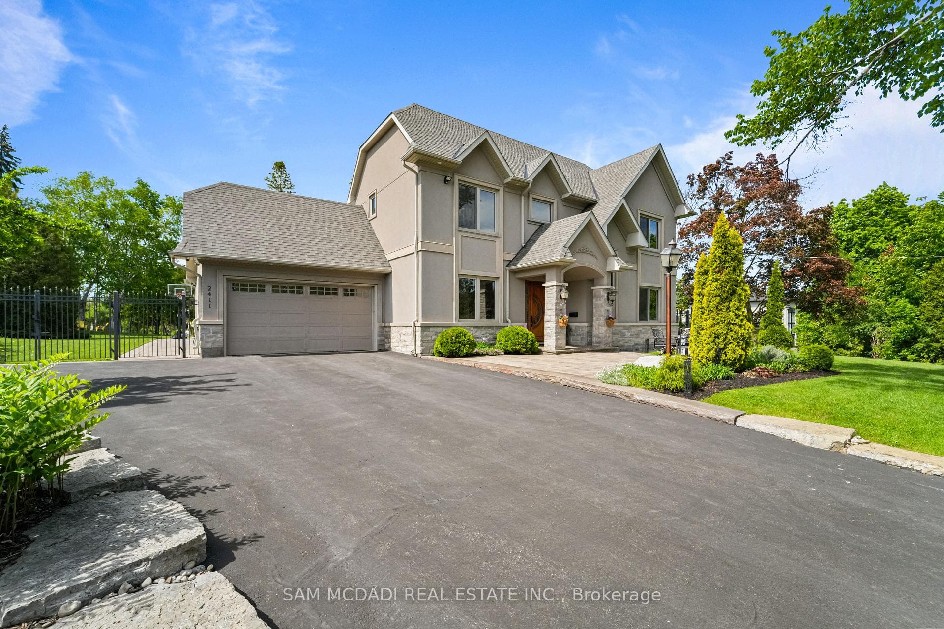 2411 Thorn Lodge Drive - Detached photo 2 of 50 in Mississauga, Ontario