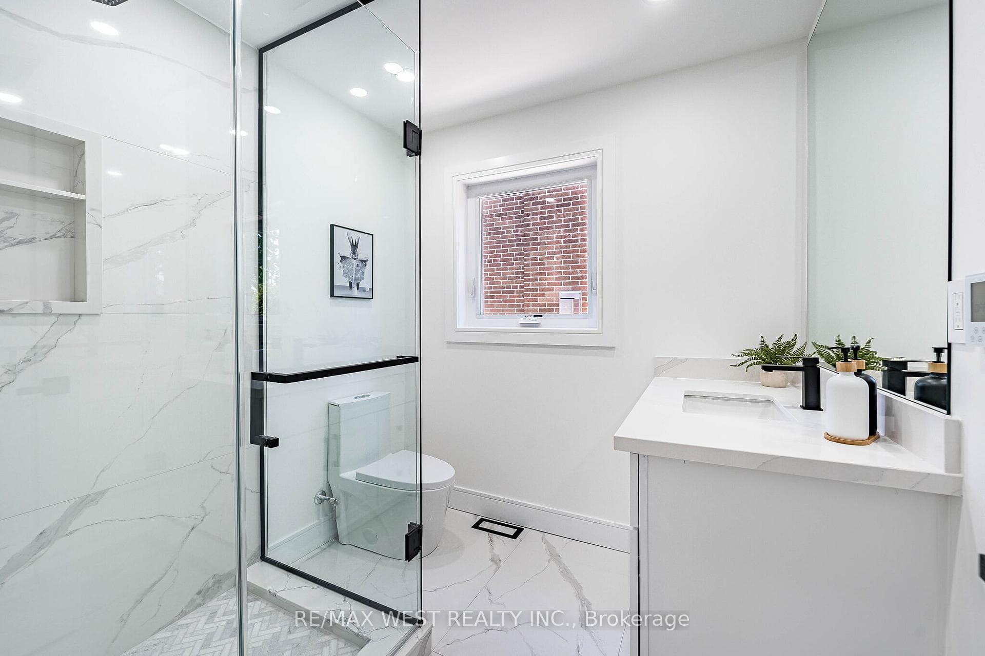 18 Torrington Drive - Detached photo 23 of 44 in Etobicoke (Islington / Rexdale), Ontario