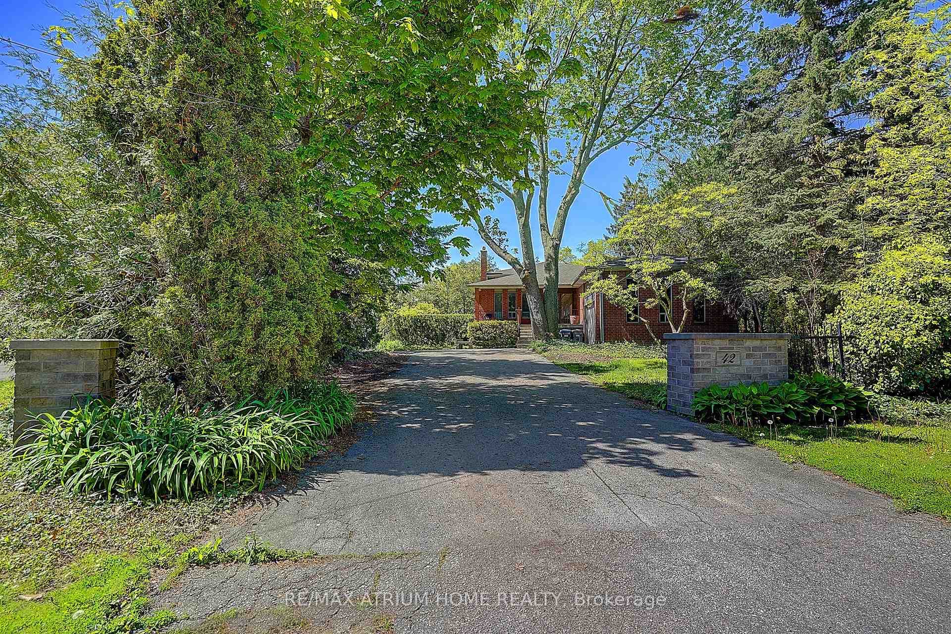 42 Cumberland Drive - Detached photo 1 of 16 in Mississauga, Ontario