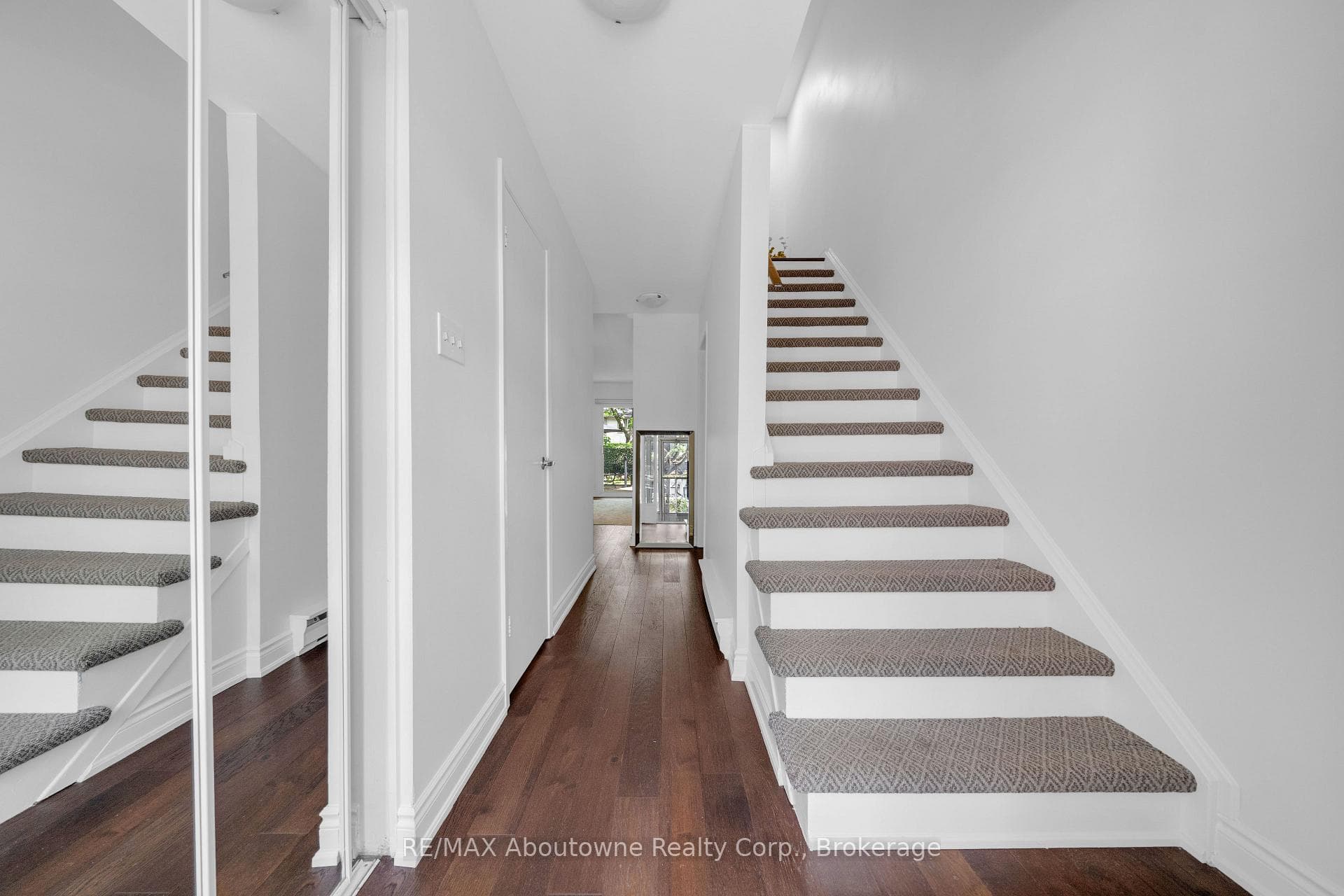 1270 Gainsborough Drive Unit 35 - Condo photo 4 of 50 in Oakville, Ontario
