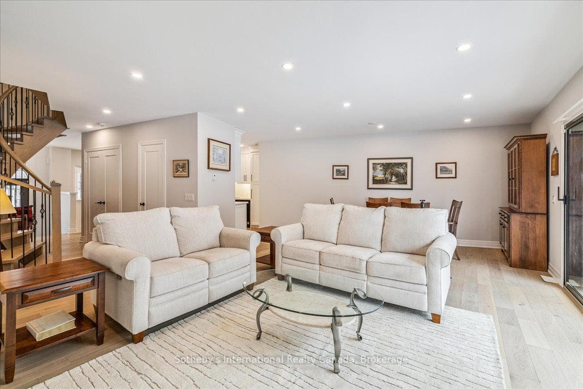 10 Southwind Terrace - Townhouse photo 11 of 43 in Oakville, Ontario