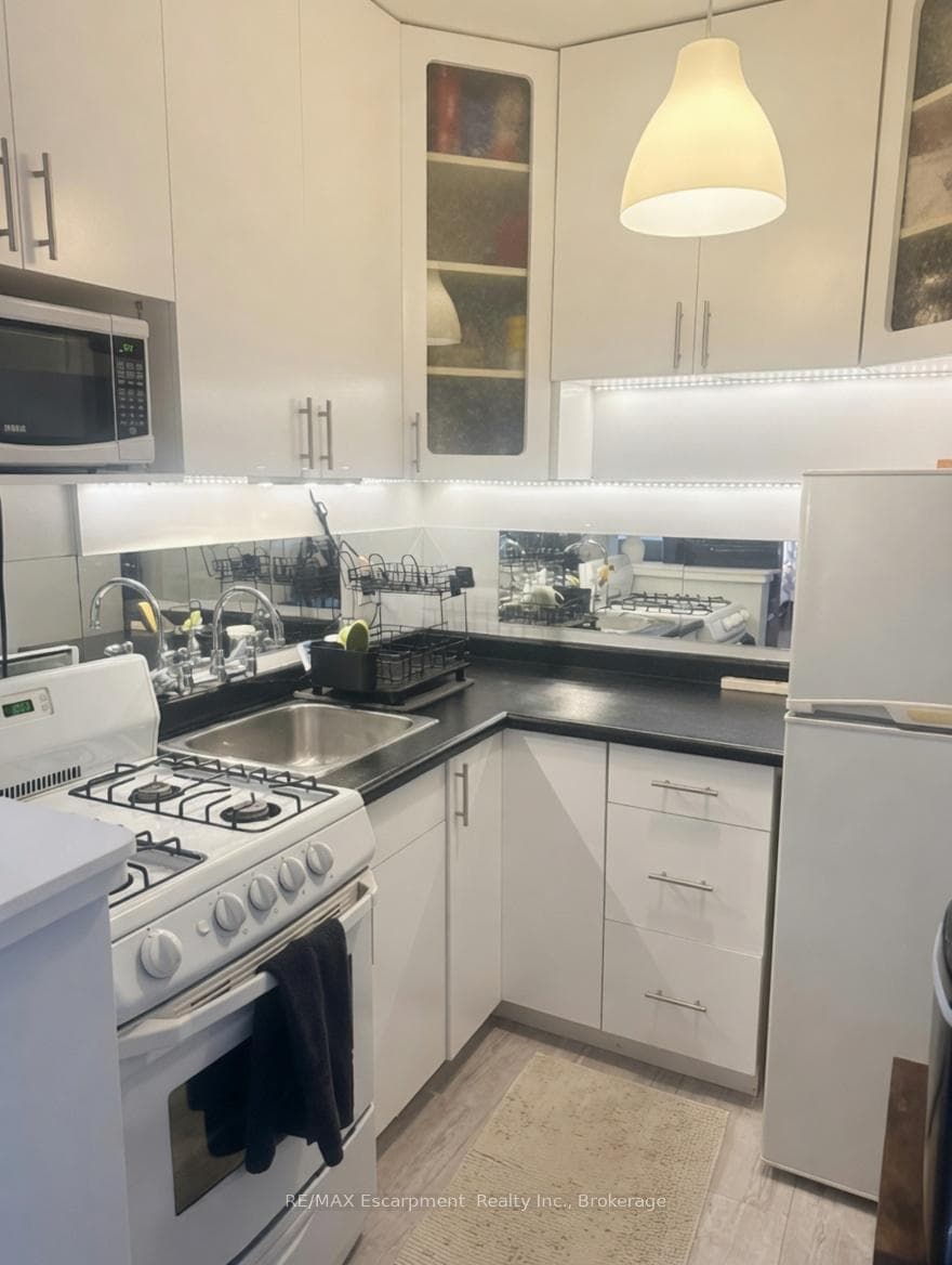 60 Robinson Street Unit 305 - Condo photo 8 of 12 in Hamilton, Ontario