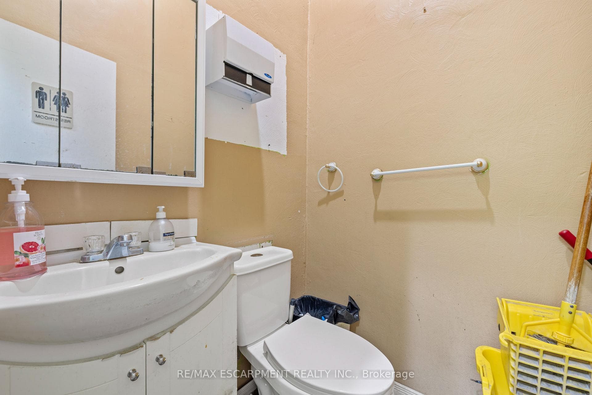 542 Concession Street - Commercial photo 20 of 40 in Hamilton, Ontario