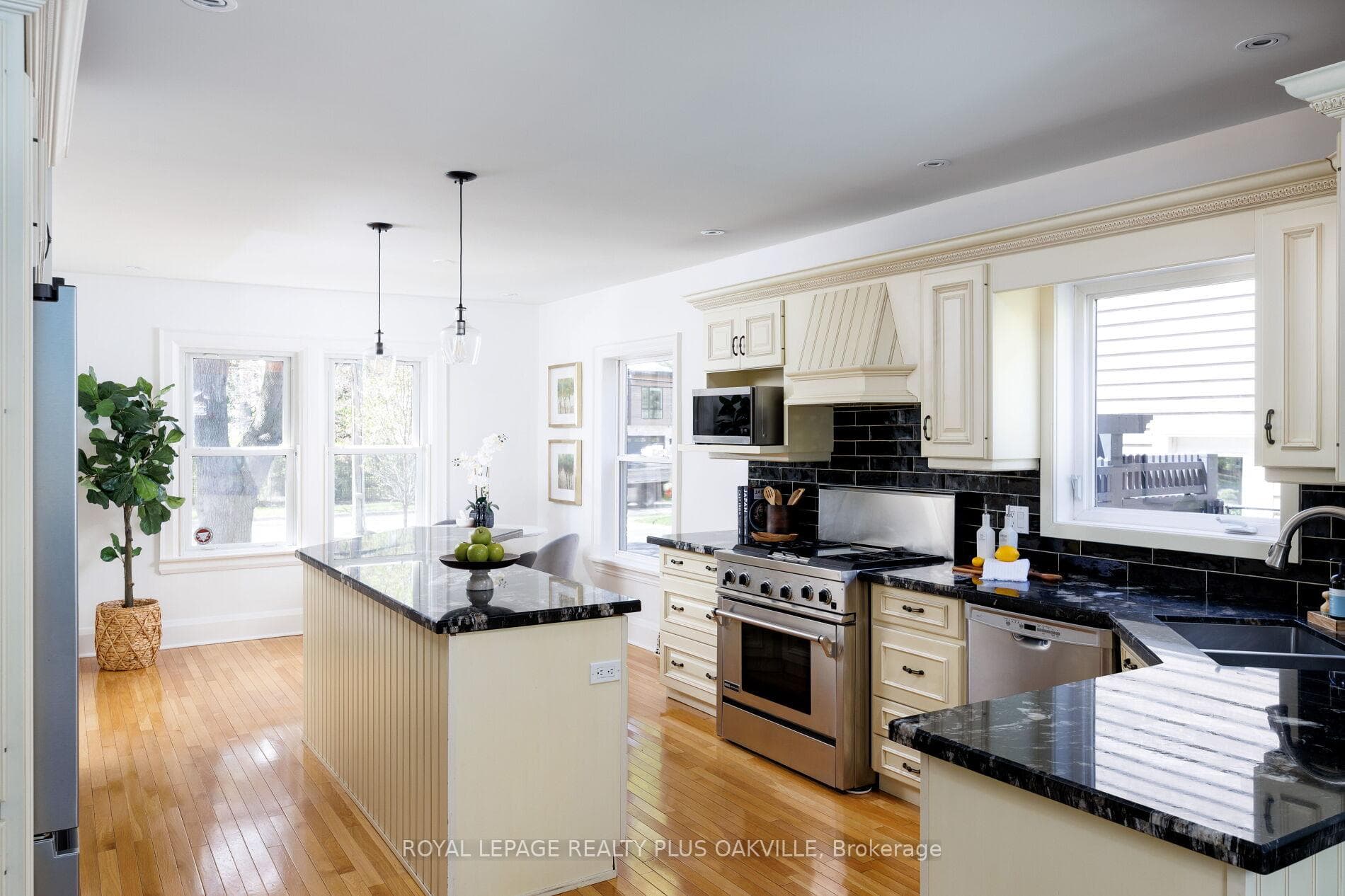 373 Rossmore Boulevard - Detached photo 15 of 50 in Burlington, Ontario