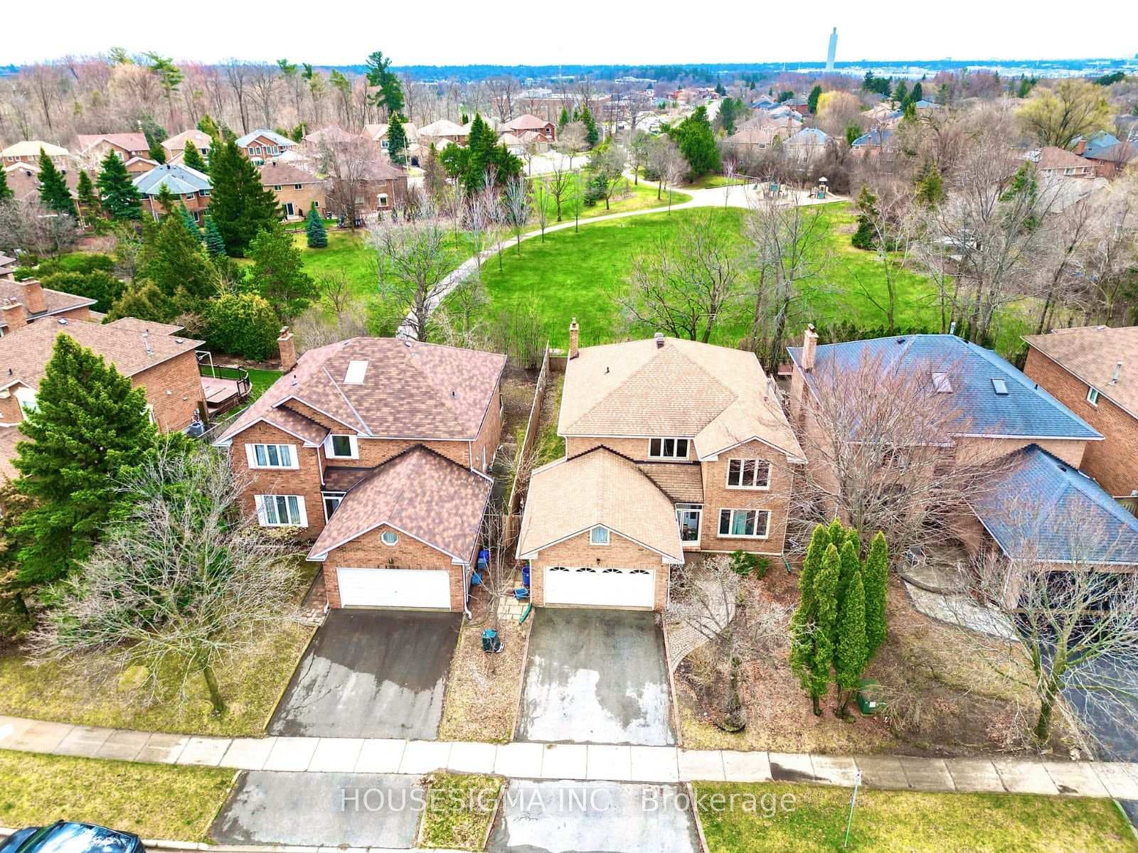 1404 Will Scarlett Drive - home for sale in Oakville, Ontario