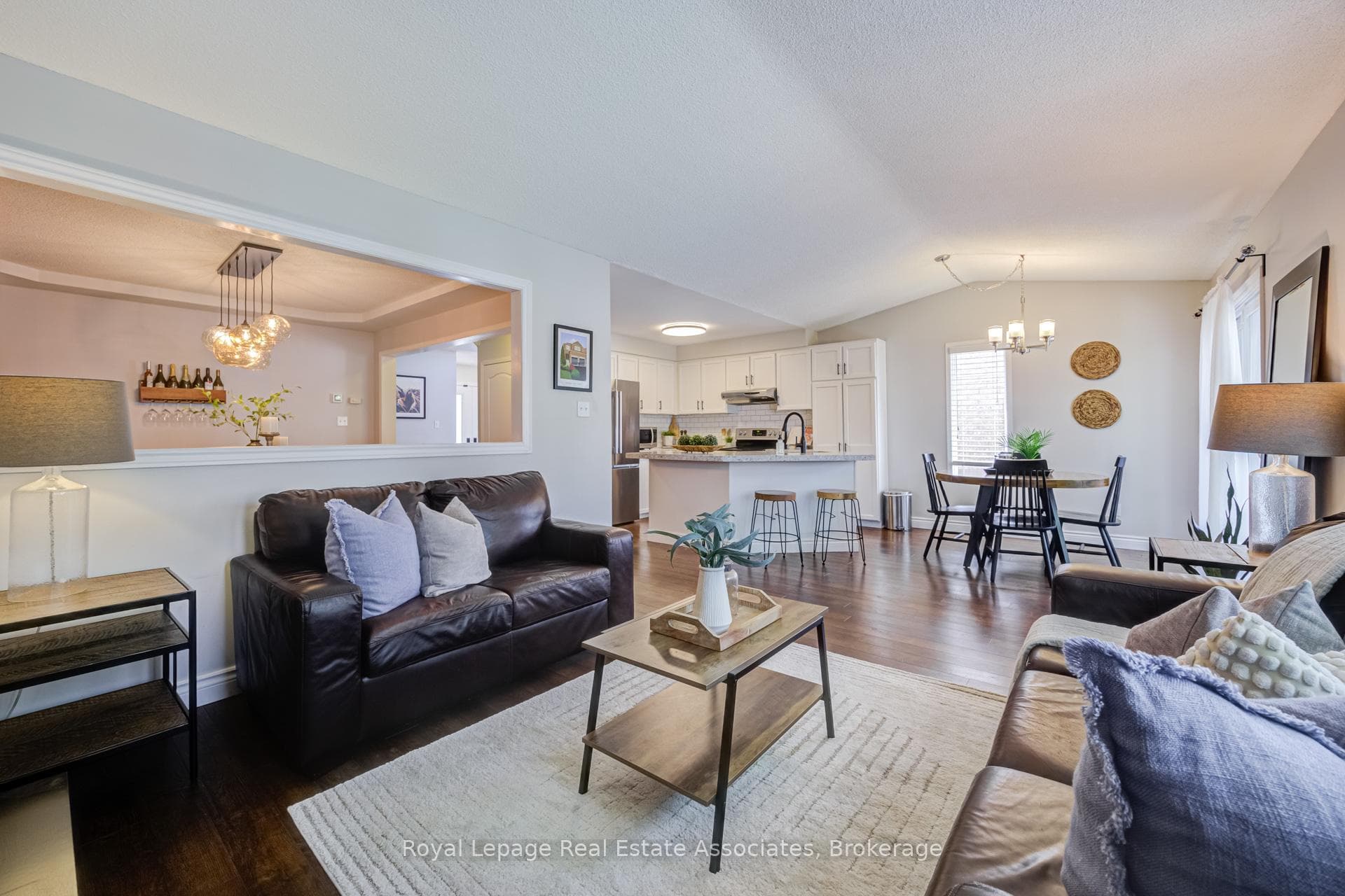 6665 Meteor Court - Detached photo 3 of 39 in Mississauga, Ontario
