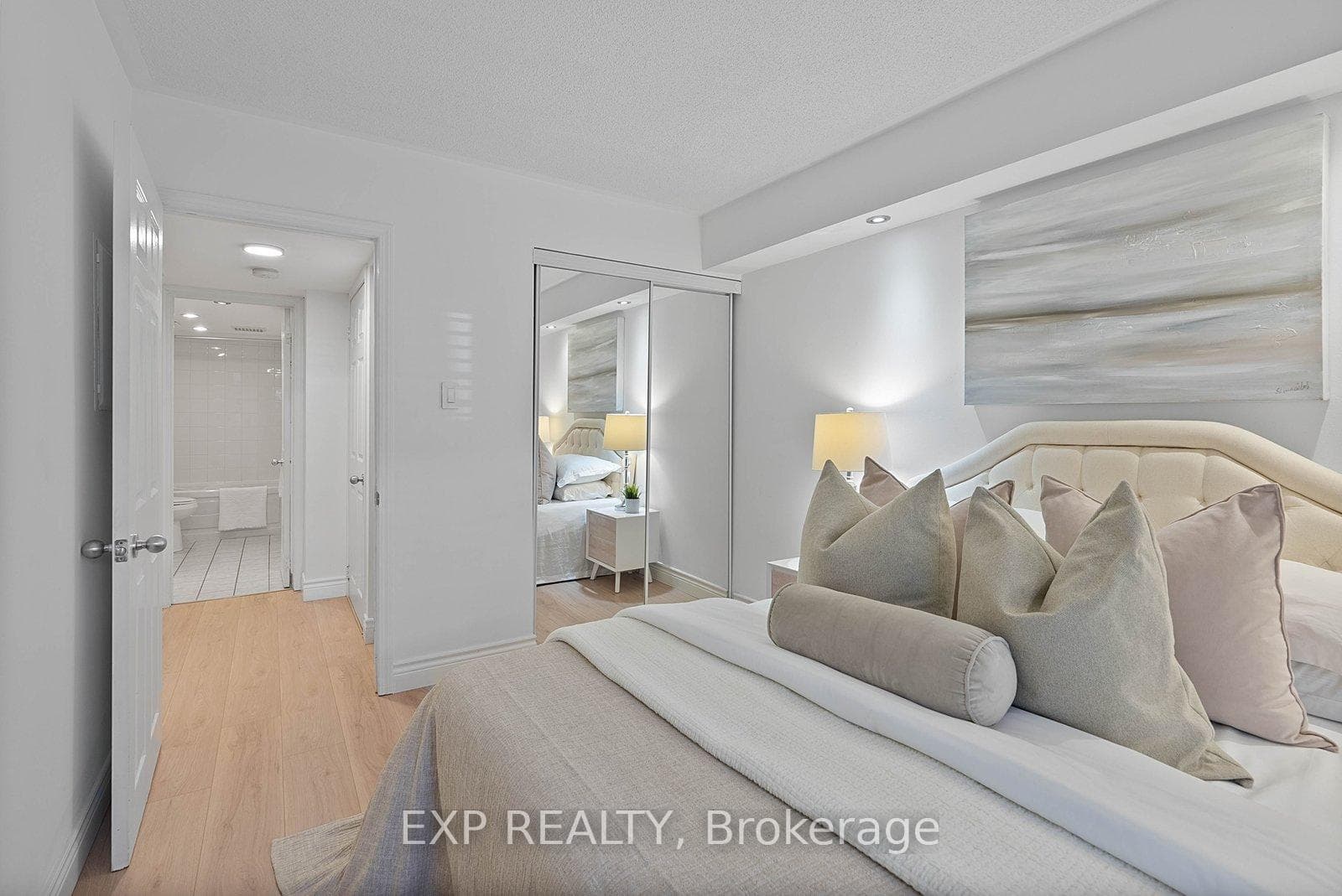 12 Portland Street Unit Th B - Condo photo 21 of 26 in Downtown Toronto / Waterfront, Ontario