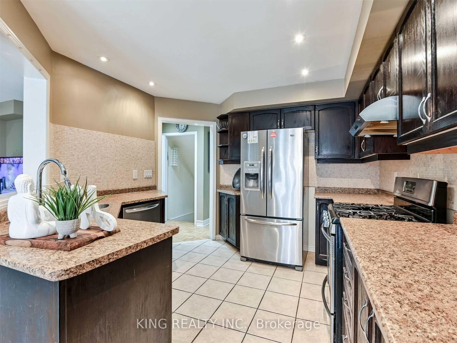 23 Wall Street - Townhouse photo 11 of 25 in Brampton, Ontario