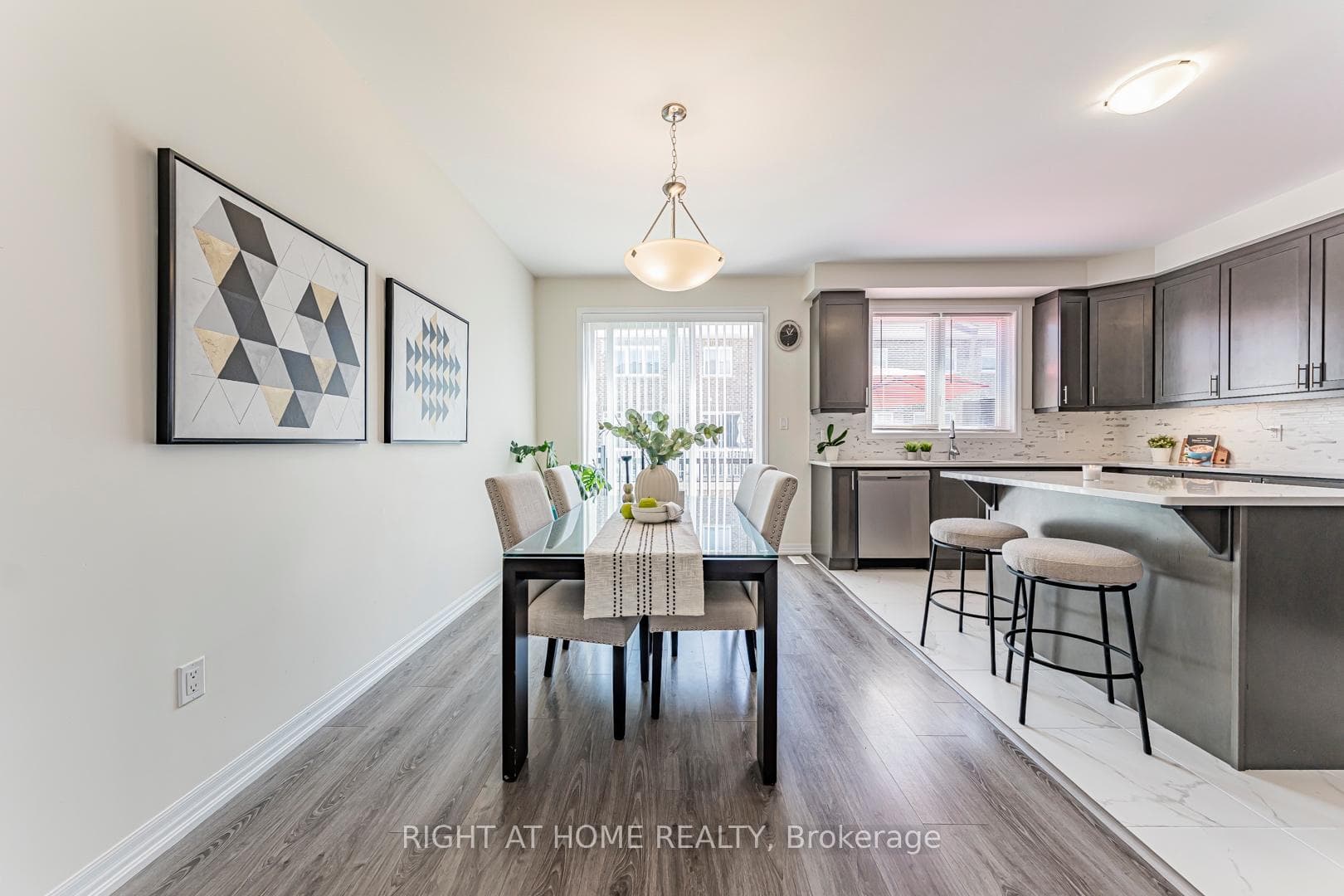 3315 Vardon Way - Townhouse photo 7 of 29 in Oakville, Ontario