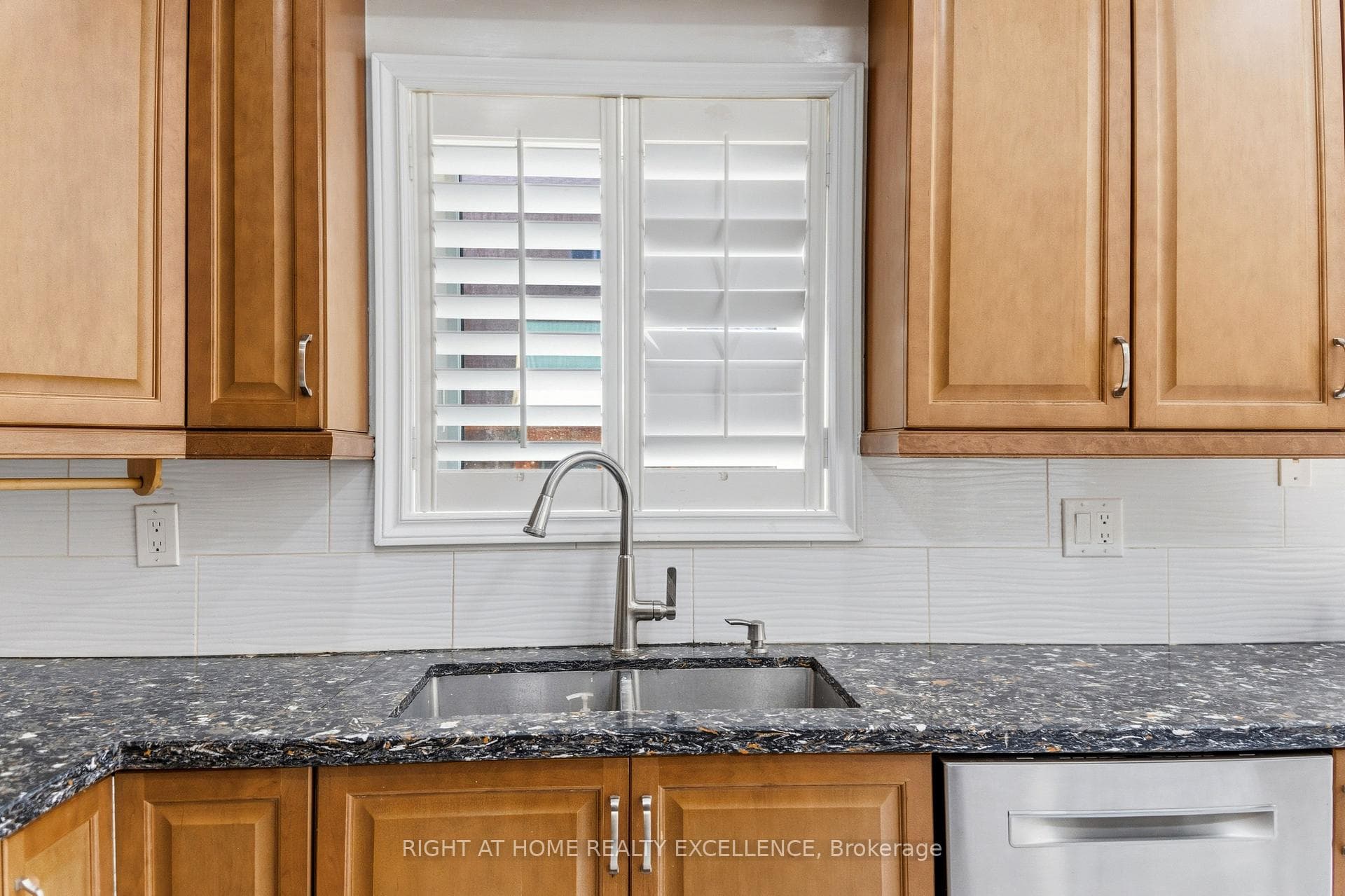 16 Whitford Court - Detached photo 11 of 39 in Brampton, Ontario