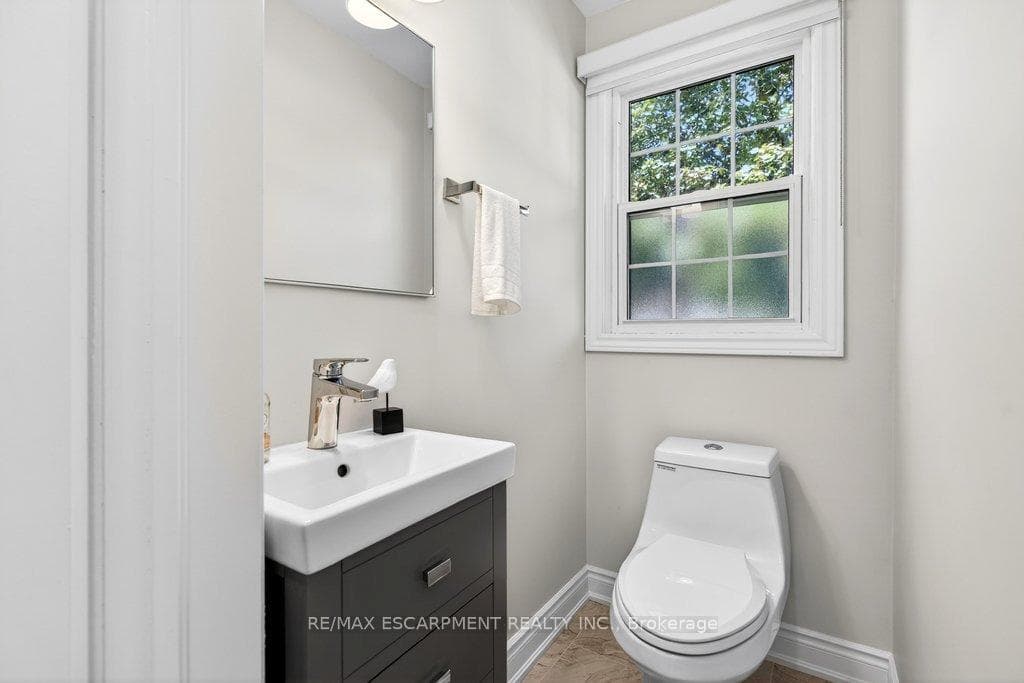 350 East Side Crescent - Detached photo 17 of 43 in Burlington, Ontario
