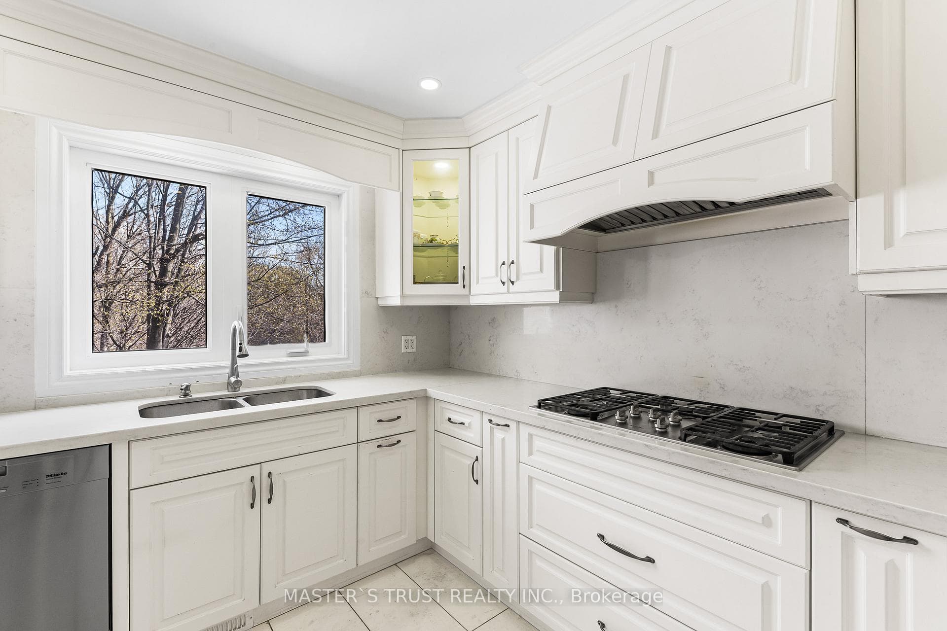 243 Burbank Drive - Detached photo 3 of 48 in Hillcrest Village / Bayview Village, Ontario