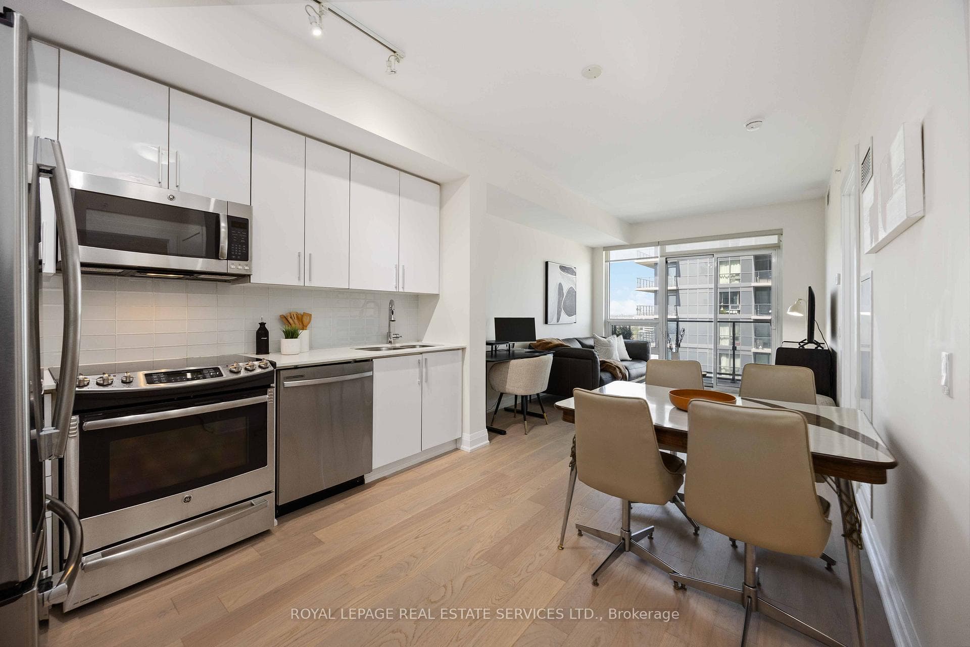 2212 Lake Shore Boulevard Unit 3807 - Condo photo 5 of 44 in Liberty Village / Parkdale / South Parkdale, Ontario