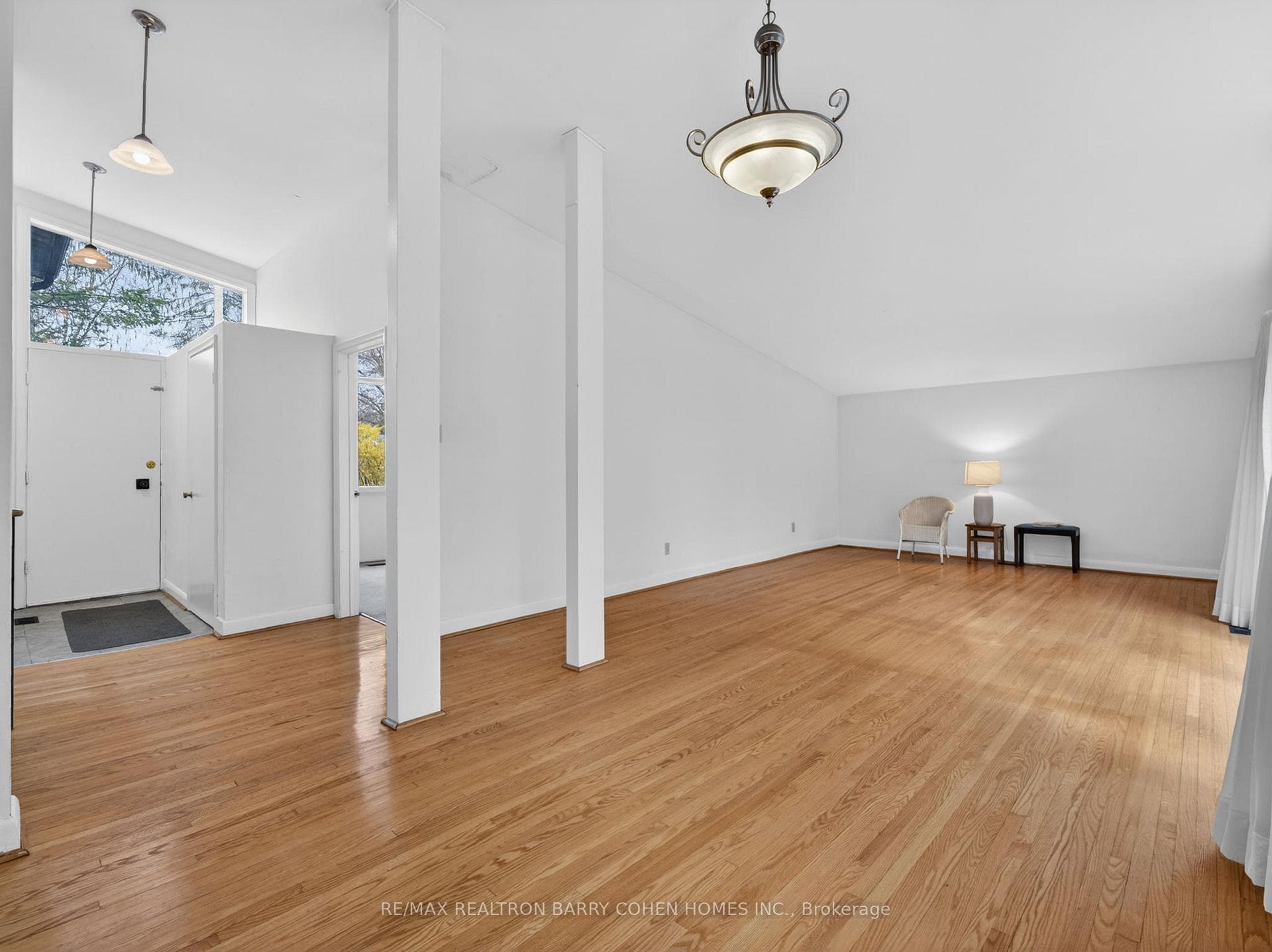 4 Malabar Place - Detached photo 5 of 19 in Don Mills / Parkwoods / Victoria Village, Ontario