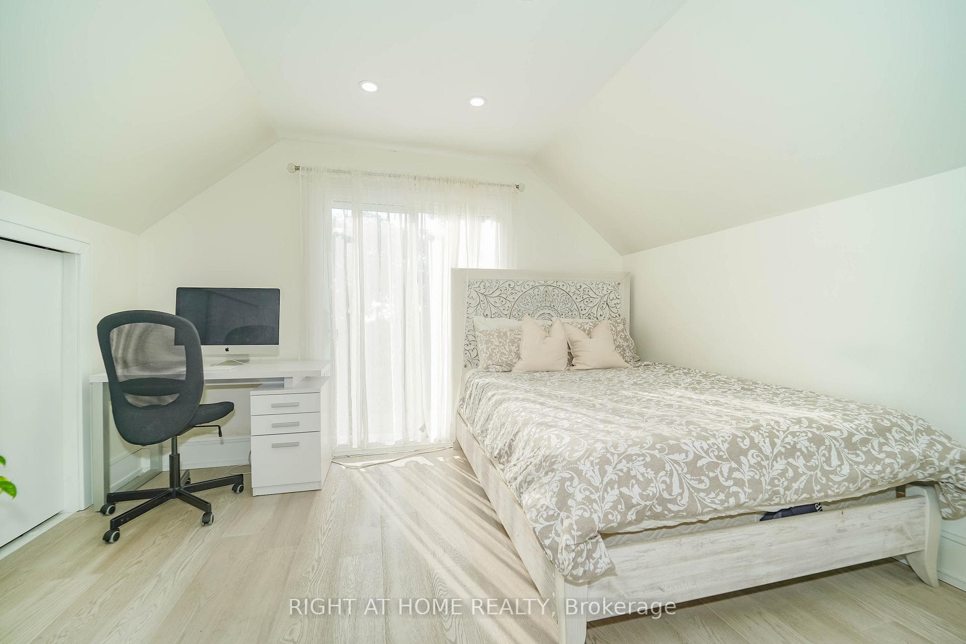 174 Aylesworth Avenue - Detached photo 22 of 50 in Birch Cliff / Cliffside, Ontario