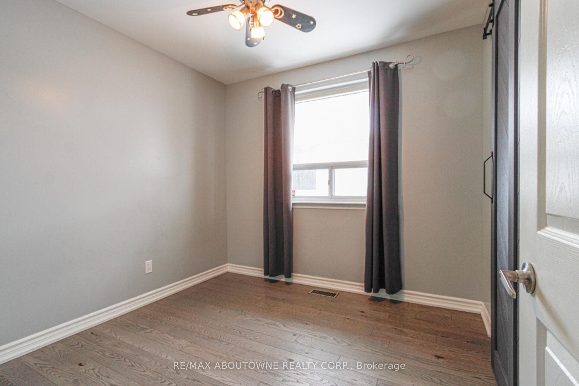 1601 Sandgate Crescent - Semi-Detached photo 17 of 35 in Mississauga, Ontario