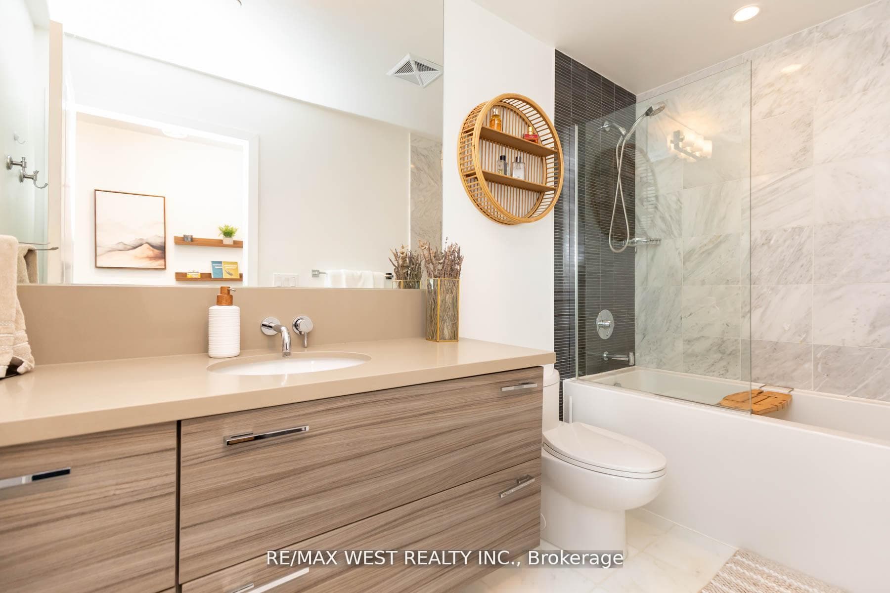 33 Shore Breeze Drive Unit 802 - Condo photo 21 of 38 in Liberty Village / Parkdale / South Parkdale, Ontario