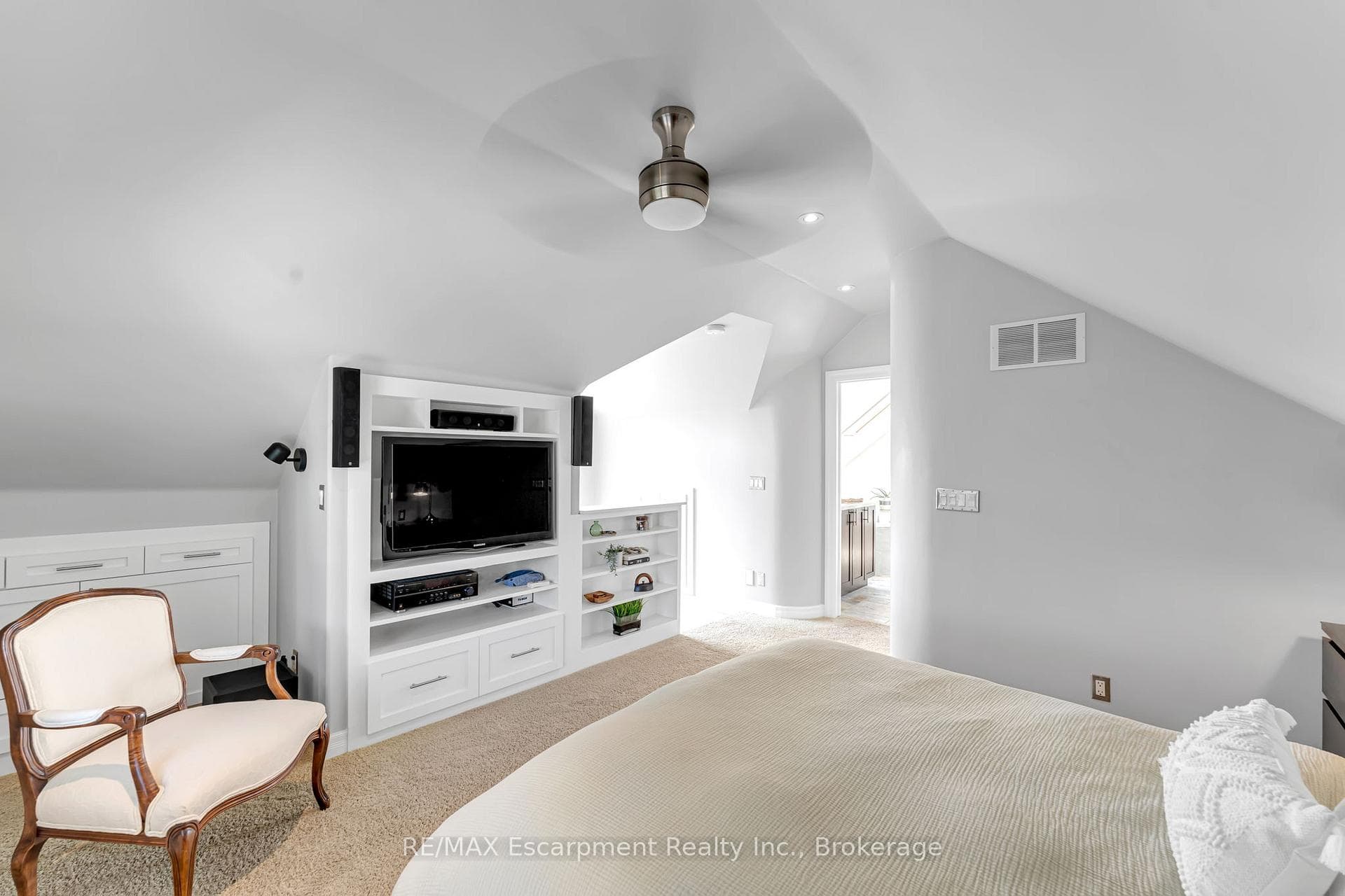 546 HURD Avenue - Detached photo 18 of 46 in Burlington, Ontario