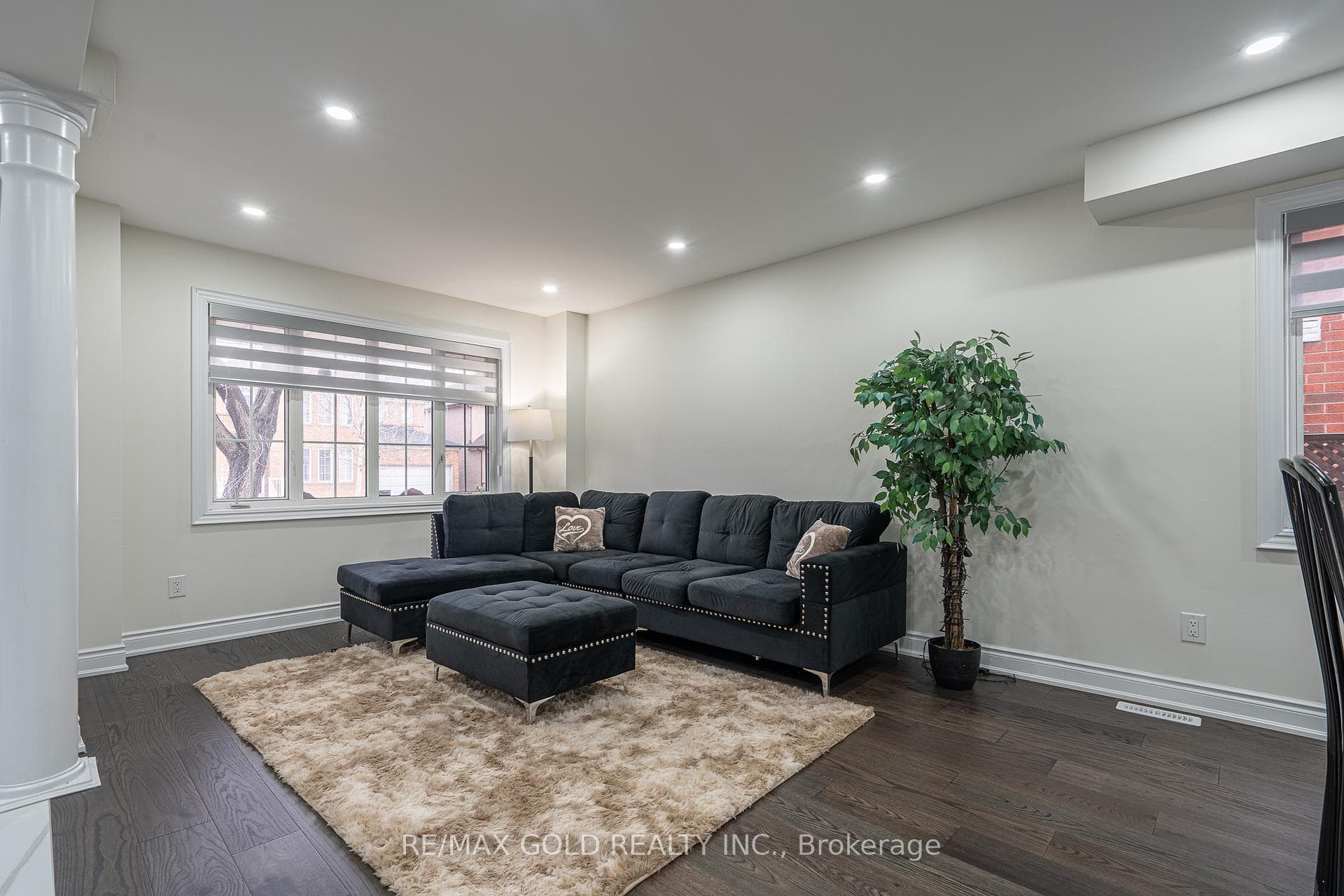 6 Meadow Glade Road - Detached photo 3 of 36 in Brampton, Ontario