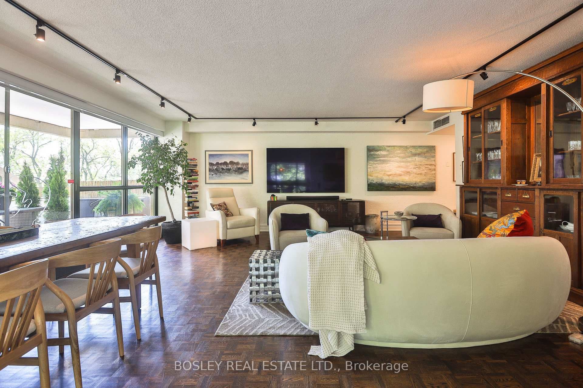 63 St Clair Avenue Unit 306 - Condo photo 6 of 34 in Annex / Yorkville / Summerhill, Ontario