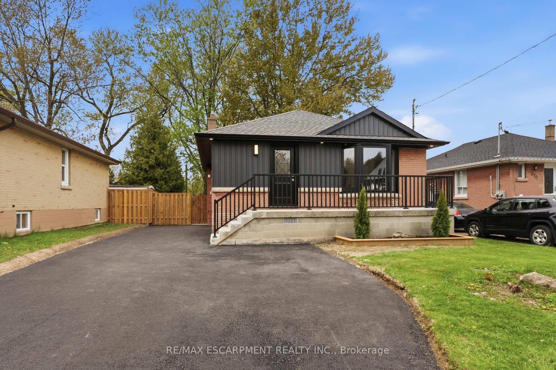 374 East 13th Street - Detached photo 2 of 40 in Hamilton, Ontario