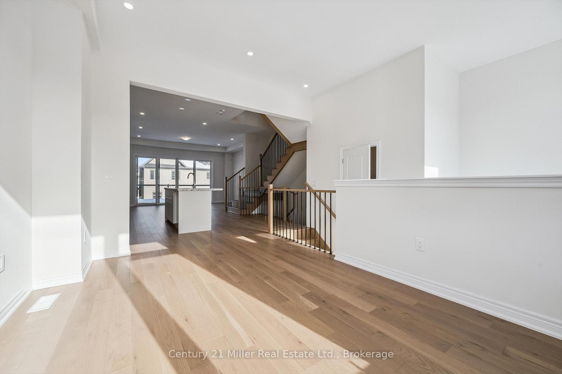 3199 Sixth Line - Townhouse photo 4 of 38 in Oakville, Ontario
