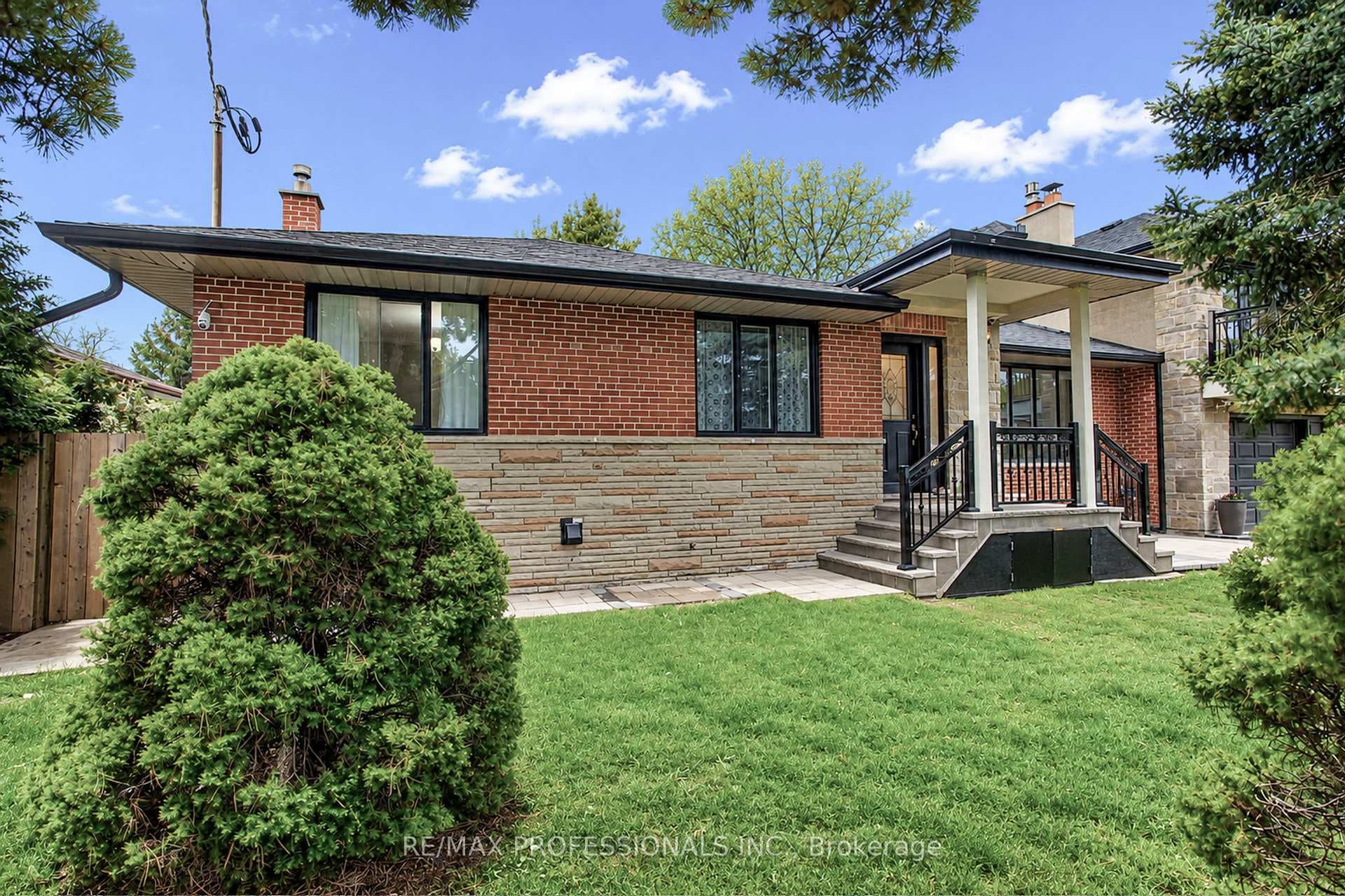40 Cowley Avenue - Detached photo 1 of 40 in Etobicoke (Islington / Rexdale), Ontario