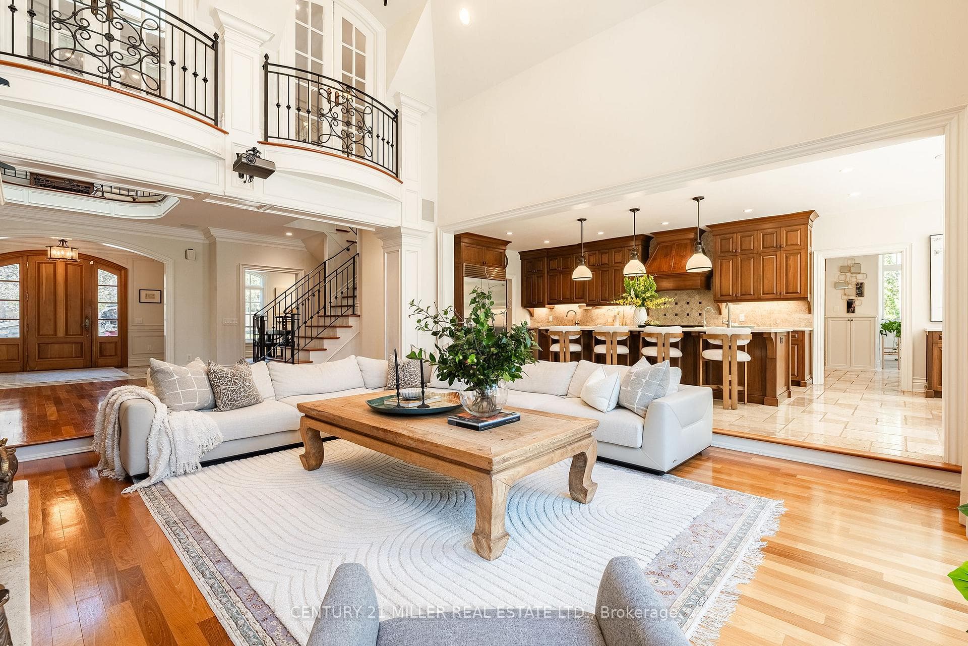 2096 Lakeshore Road - Detached photo 11 of 48 in Oakville, Ontario