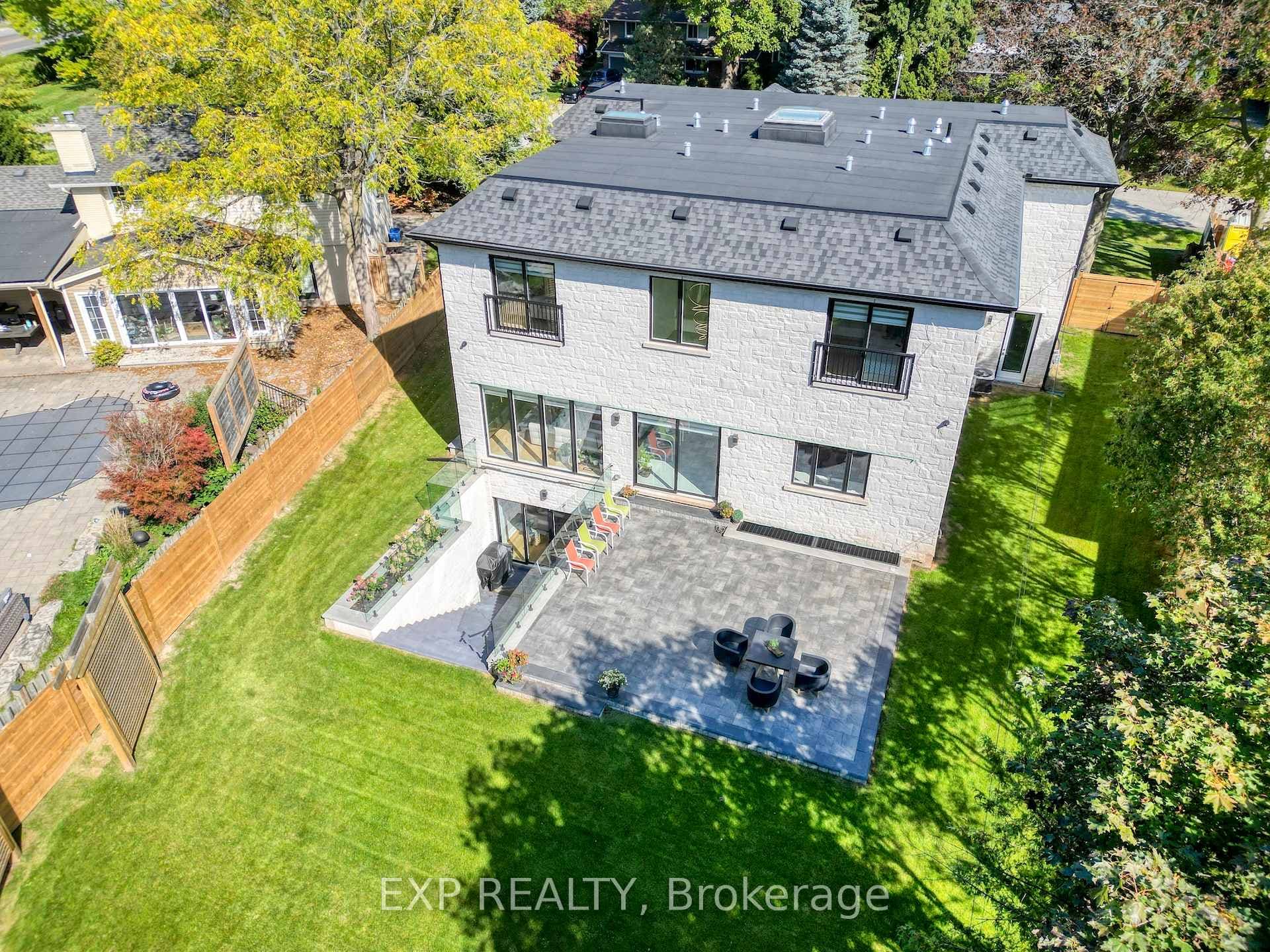 150 WOLFDALE Avenue - Detached photo 3 of 3 in Oakville, Ontario