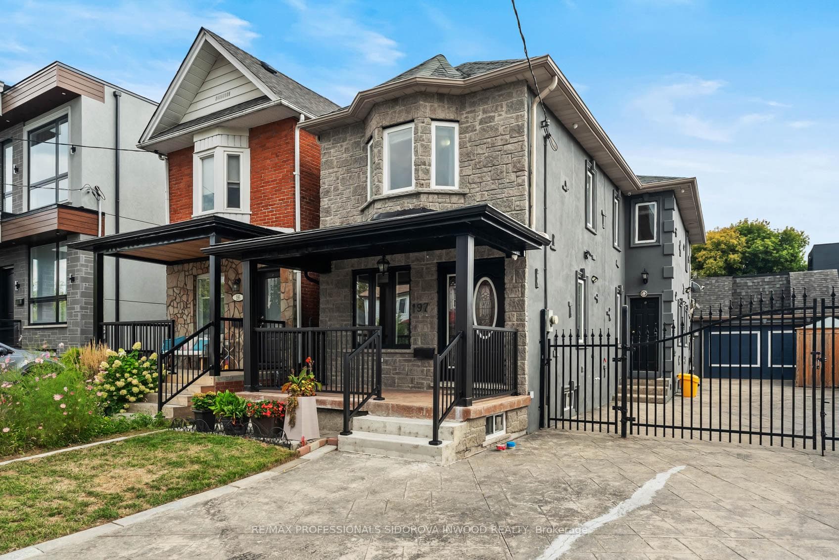 197 Lambton Avenue - Detached photo 3 of 46 in Keelesdale / Eglinton West, Ontario