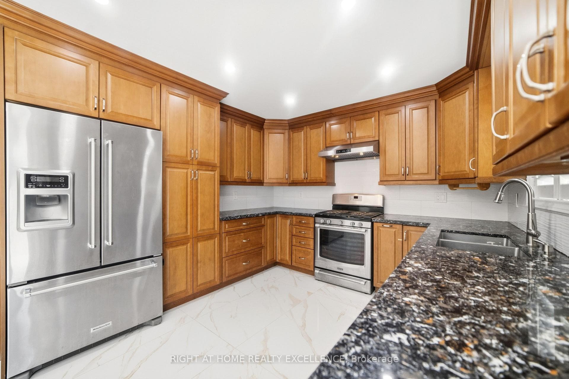 16 Whitford Court - Detached photo 10 of 39 in Brampton, Ontario