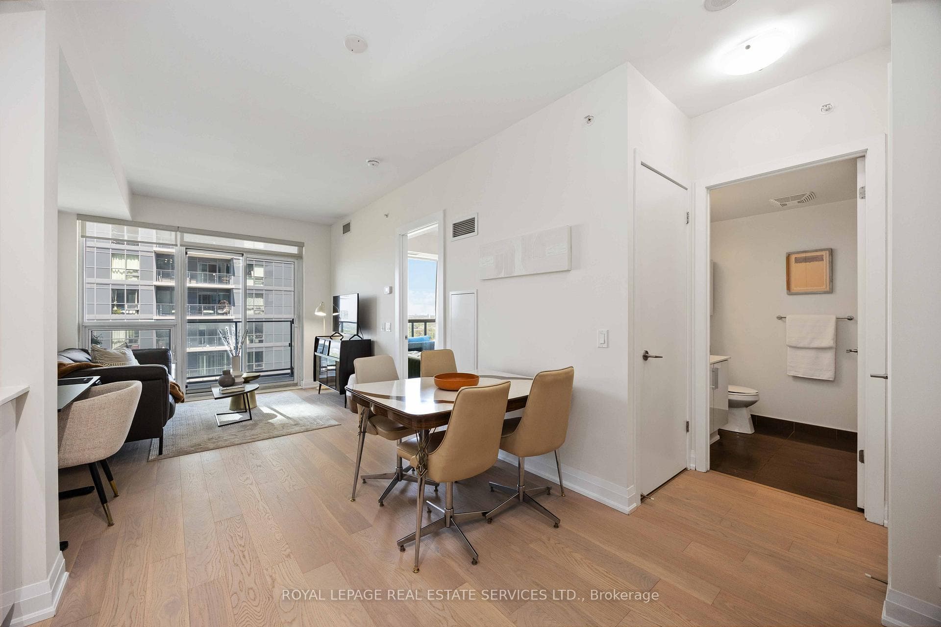 2212 Lake Shore Boulevard Unit 3807 - Condo photo 9 of 44 in Liberty Village / Parkdale / South Parkdale, Ontario