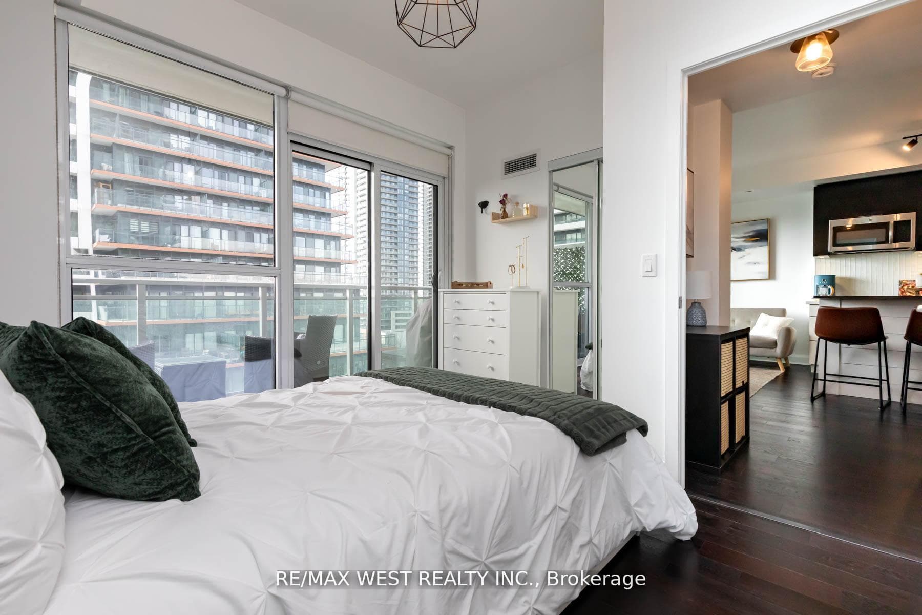 33 Shore Breeze Drive Unit 802 - Condo photo 20 of 38 in Liberty Village / Parkdale / South Parkdale, Ontario
