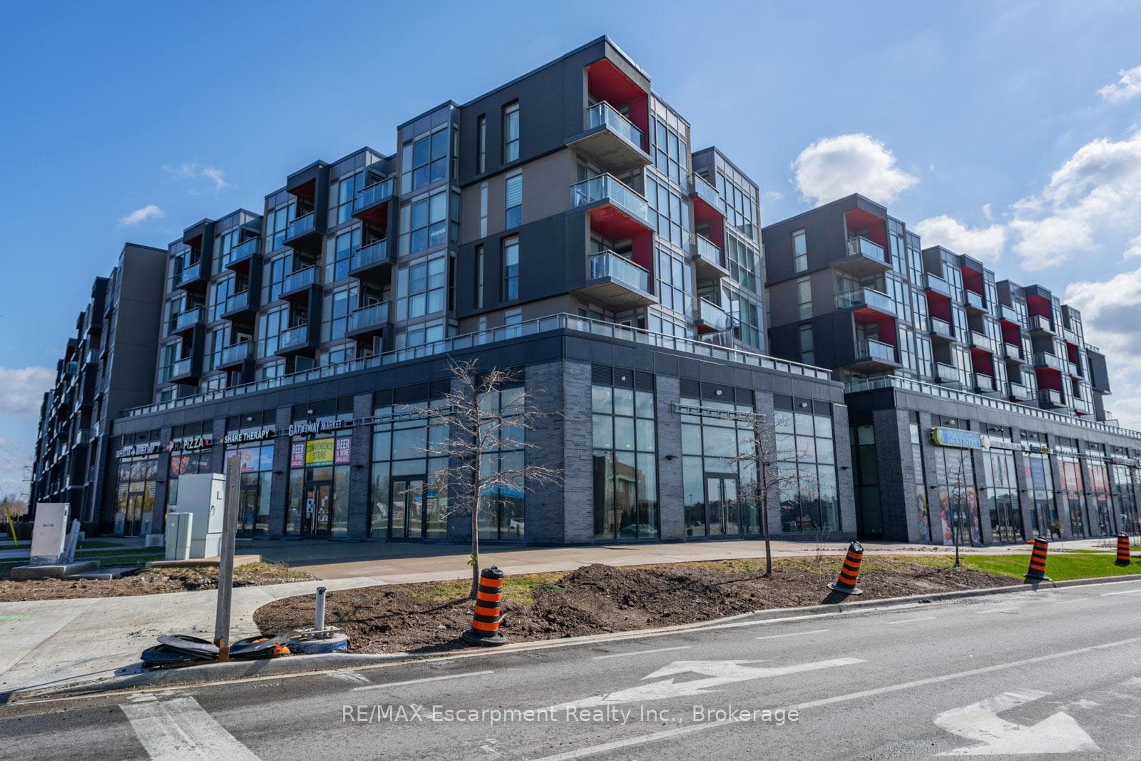 5220 Dundas Street Unit 516 - Condo for sale in Tyandaga, Ontario