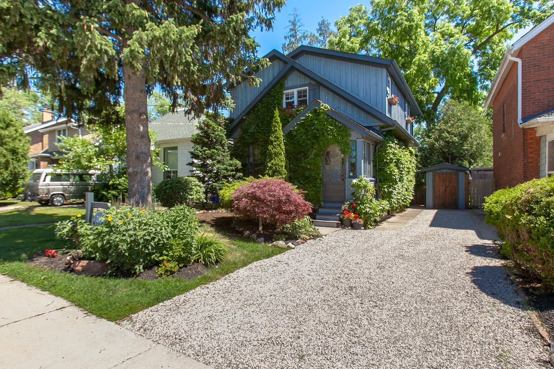 2154 Caroline Street - home for sale in Burlington, Ontario