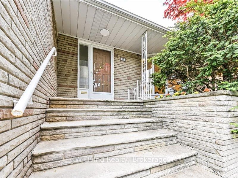52 Hawksbury Drive - Detached photo 5 of 43 in Hillcrest Village / Bayview Village, Ontario